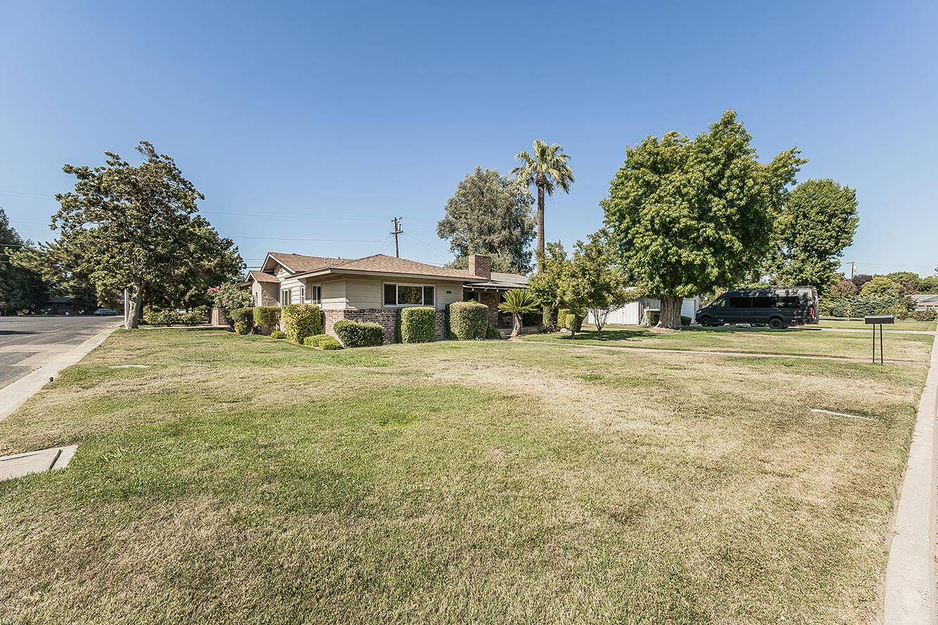 145 N Park Dr, Madera, CA 93637