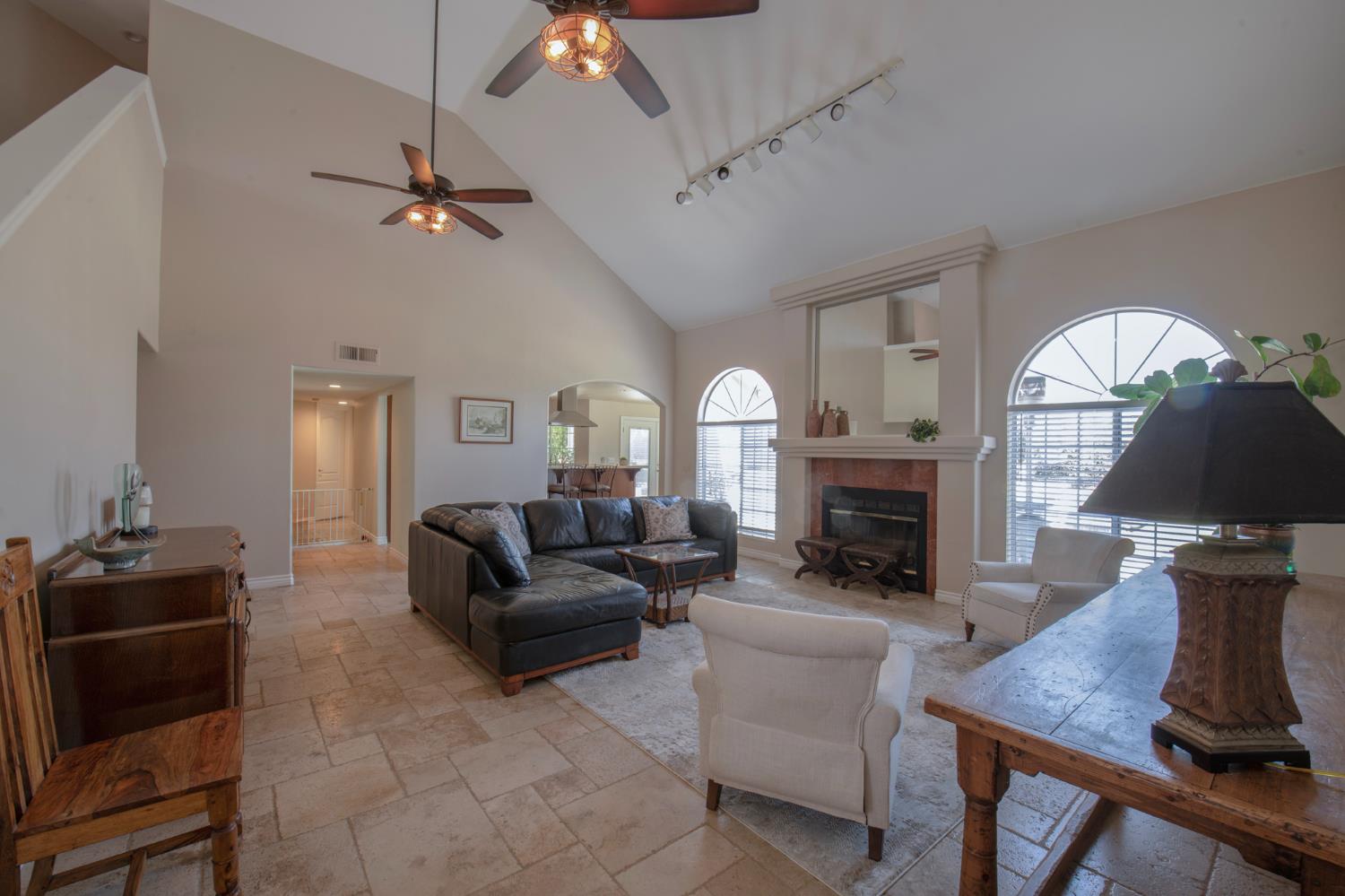 5232 Horseshoe Bend Ave, Clovis, CA 93619