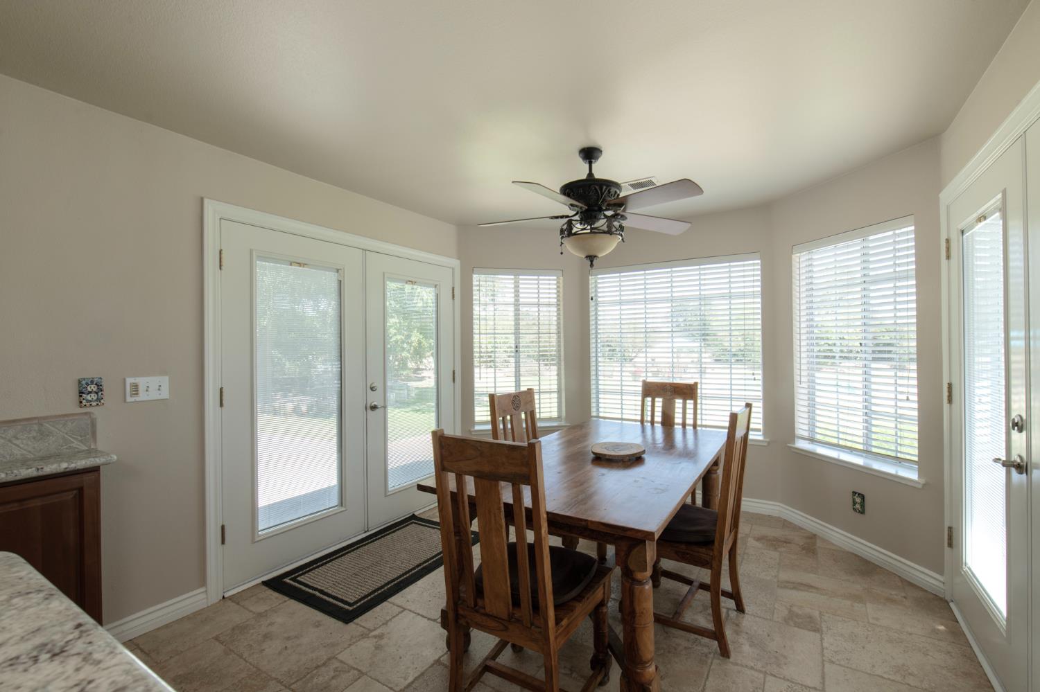 5232 Horseshoe Bend Ave, Clovis, CA 93619