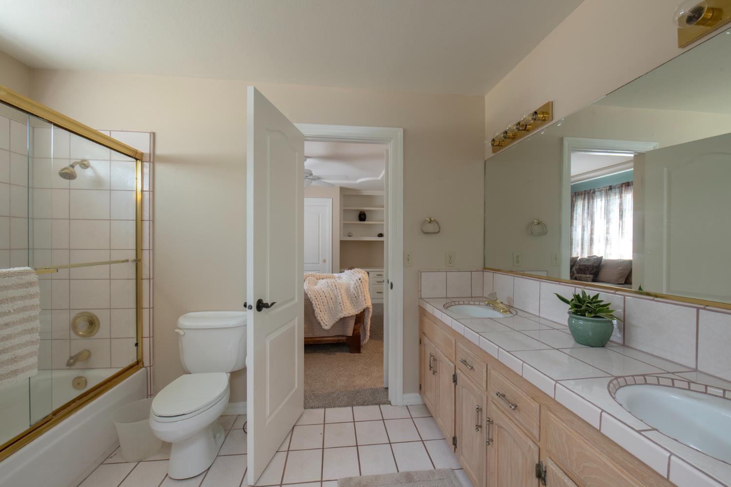 5232 Horseshoe Bend Ave, Clovis, CA 93619