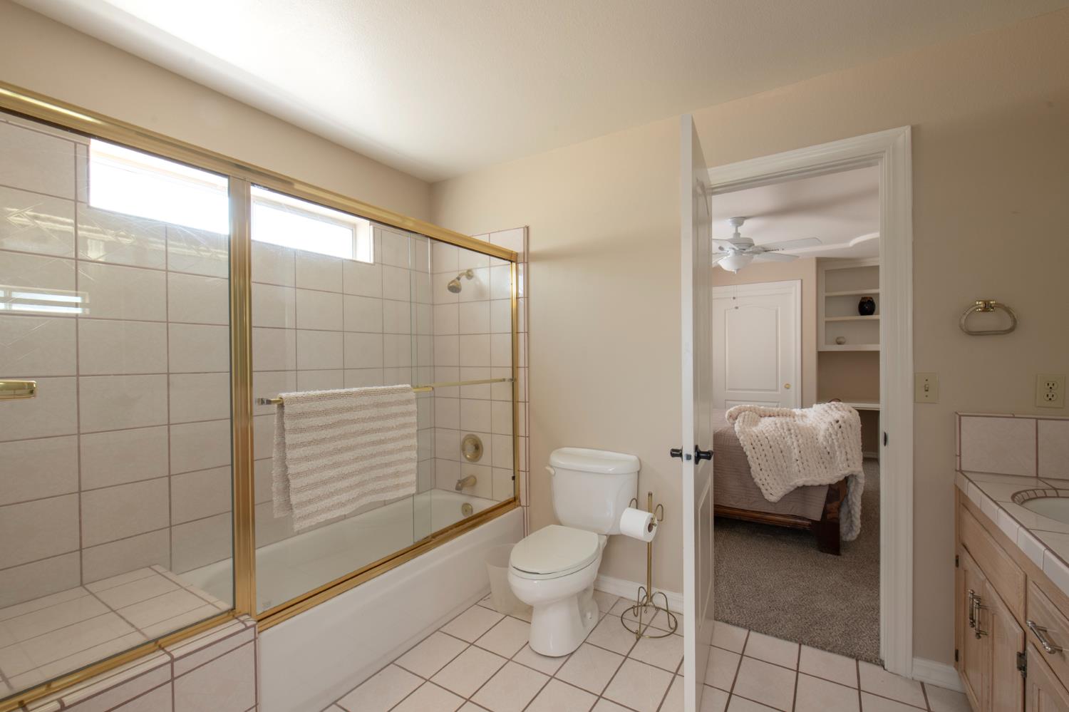 5232 Horseshoe Bend Ave, Clovis, CA 93619