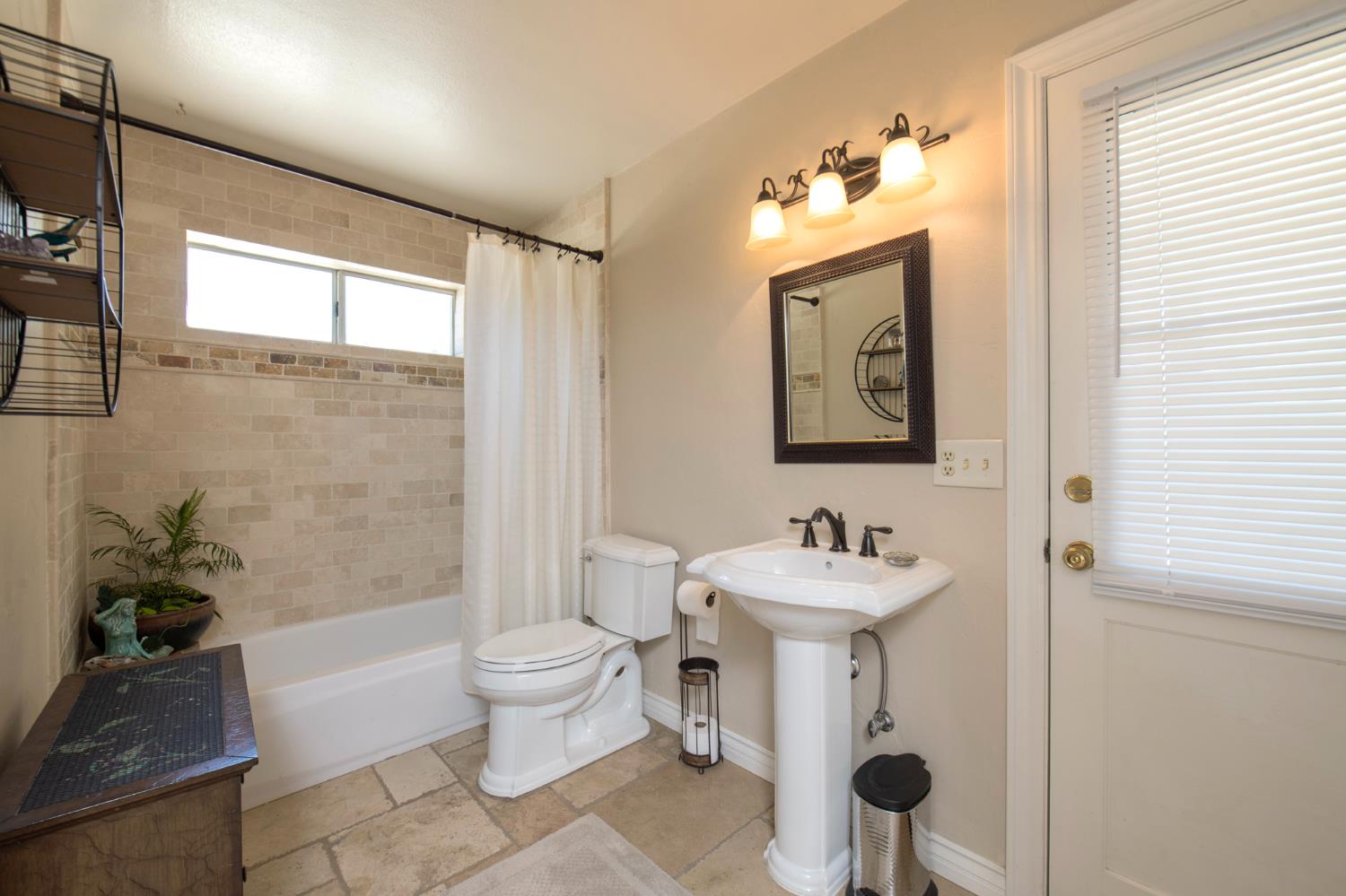 5232 Horseshoe Bend Ave, Clovis, CA 93619