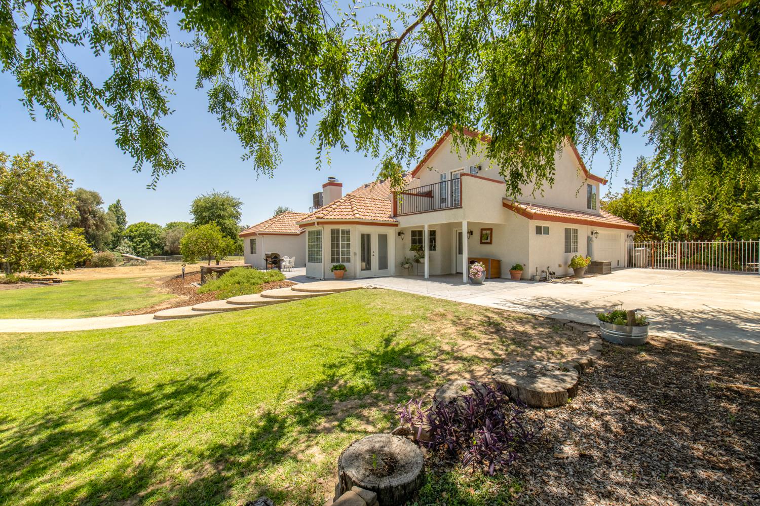 5232 Horseshoe Bend Ave, Clovis, CA 93619