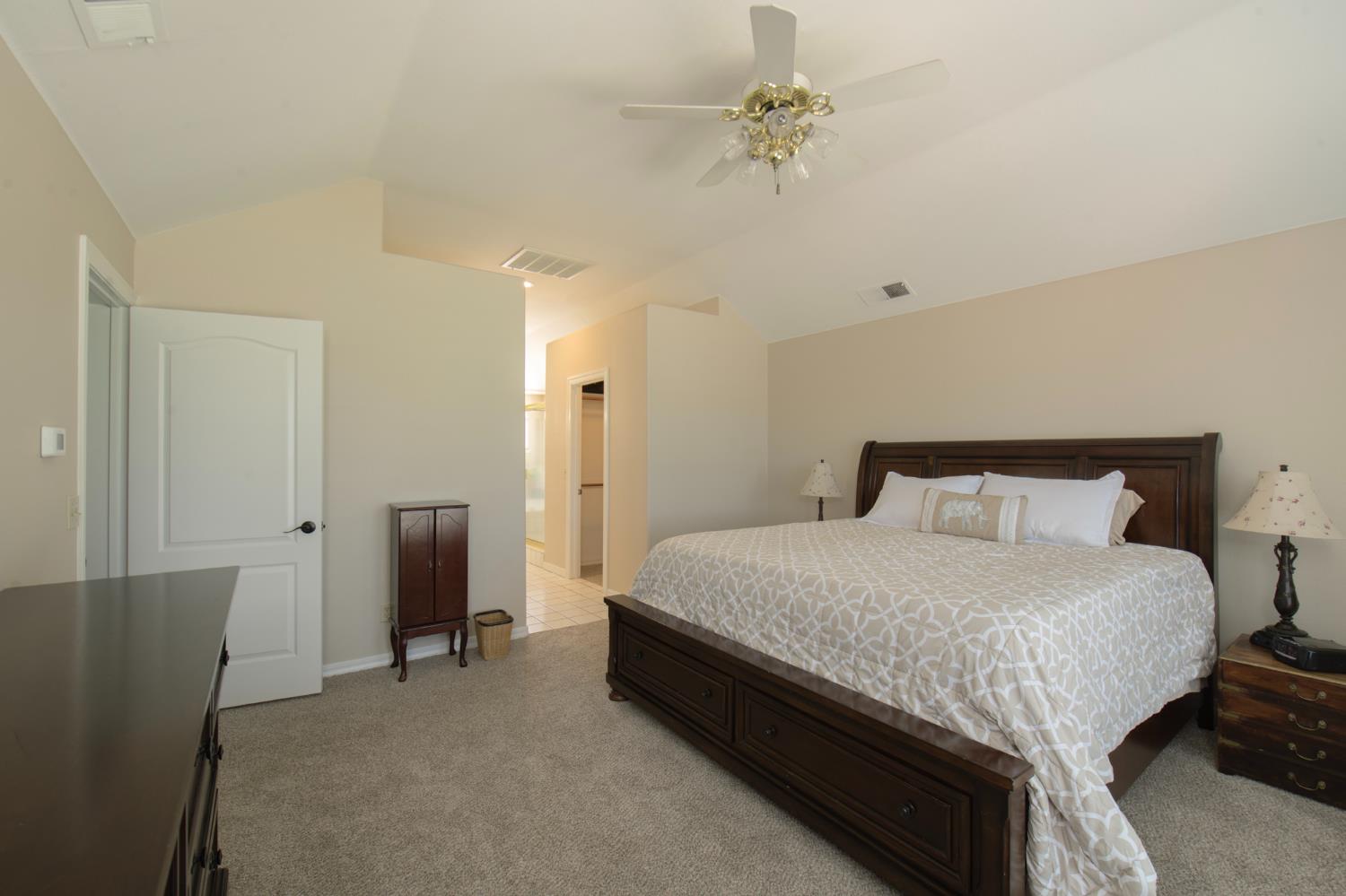 5232 Horseshoe Bend Ave, Clovis, CA 93619
