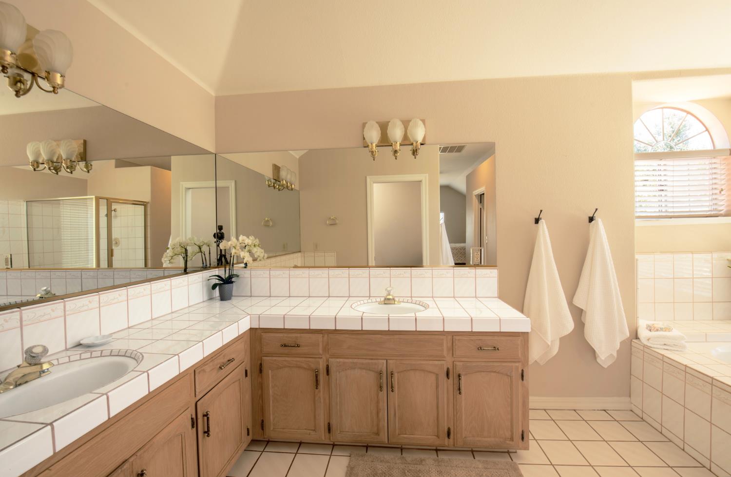 5232 Horseshoe Bend Ave, Clovis, CA 93619