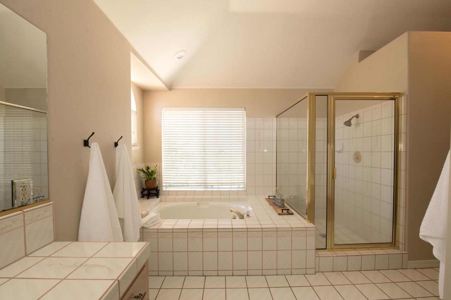 5232 Horseshoe Bend Ave, Clovis, CA 93619