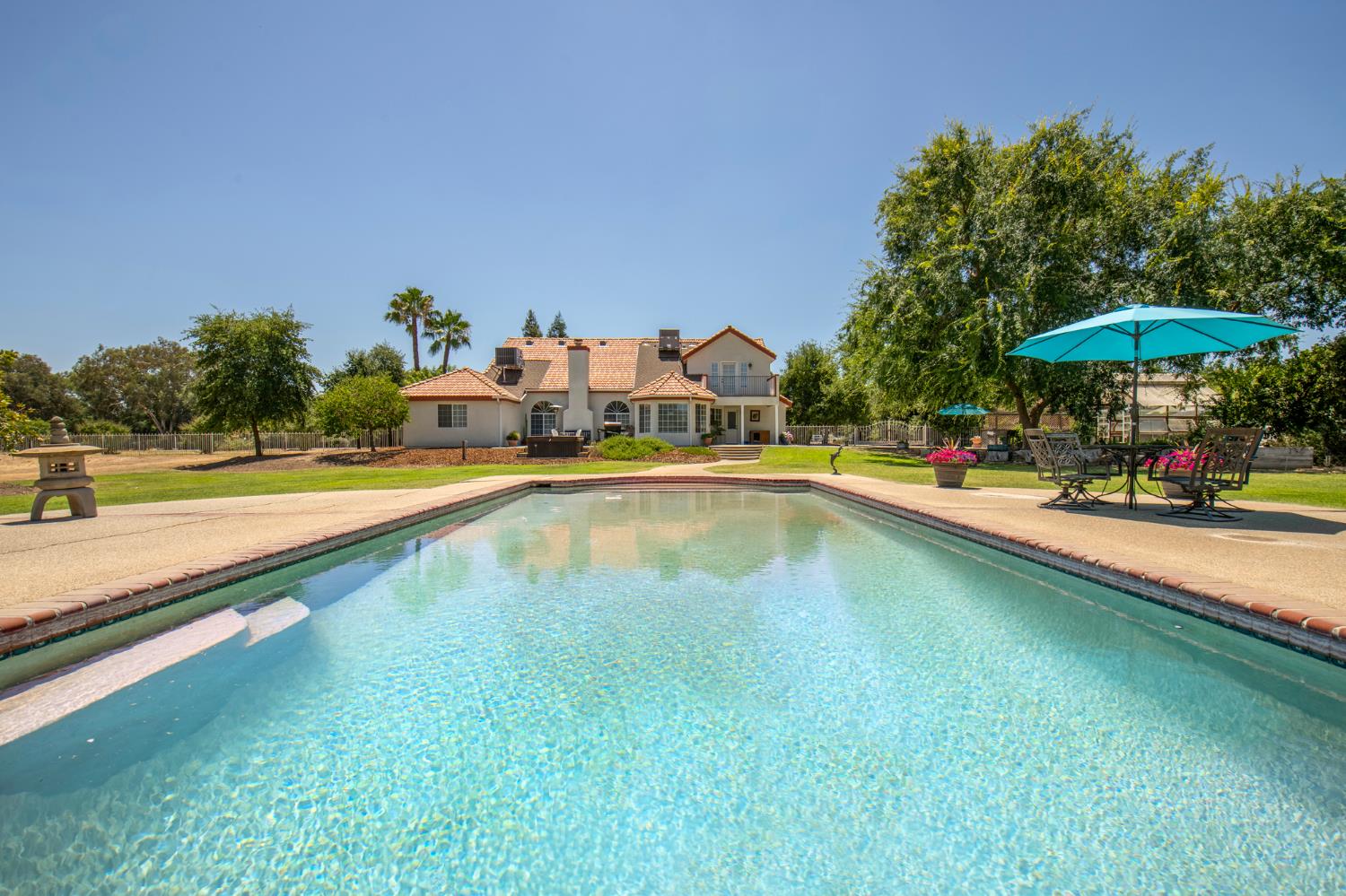 5232 Horseshoe Bend Ave, Clovis, CA 93619