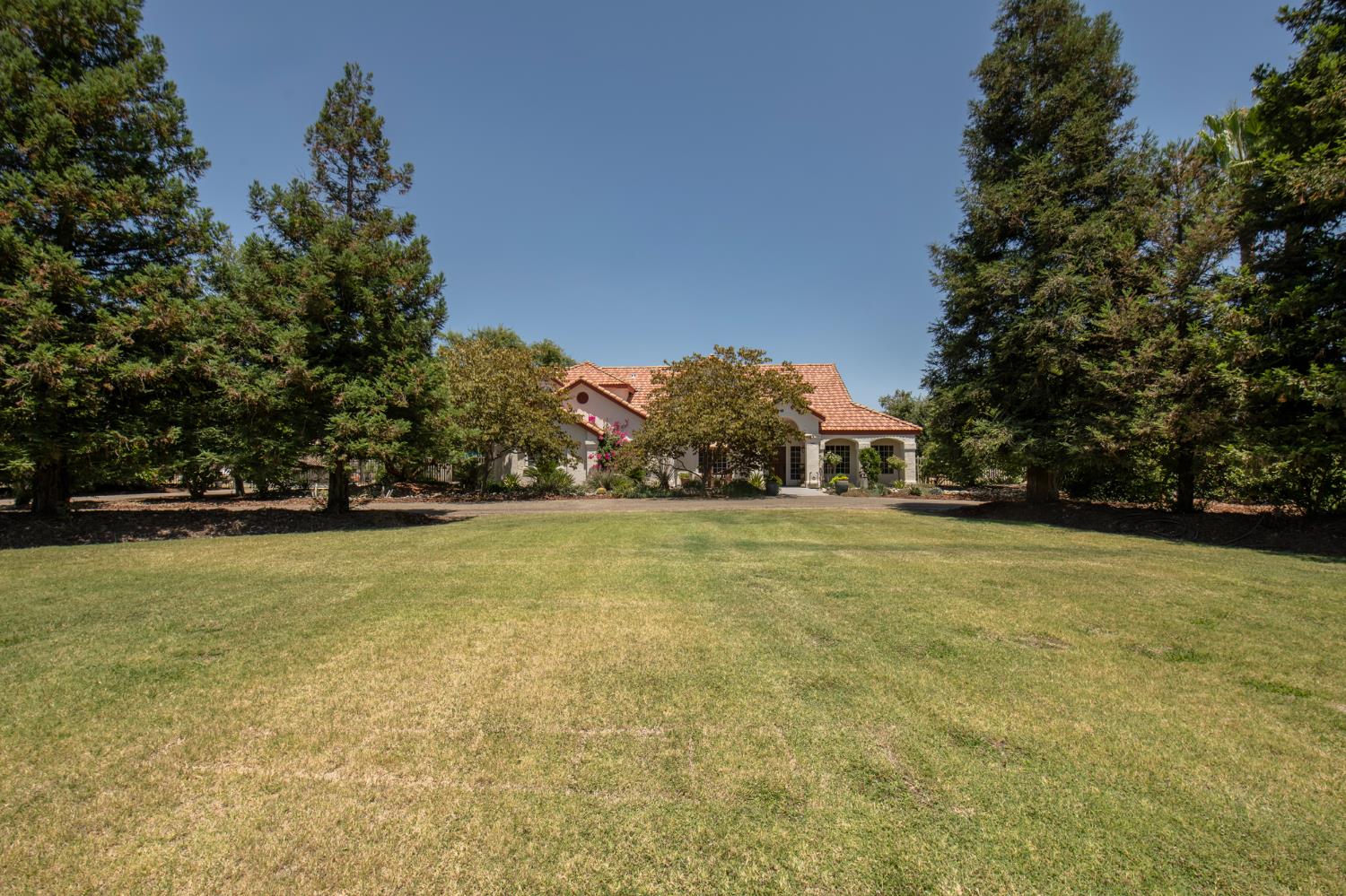 5232 Horseshoe Bend Ave, Clovis, CA 93619
