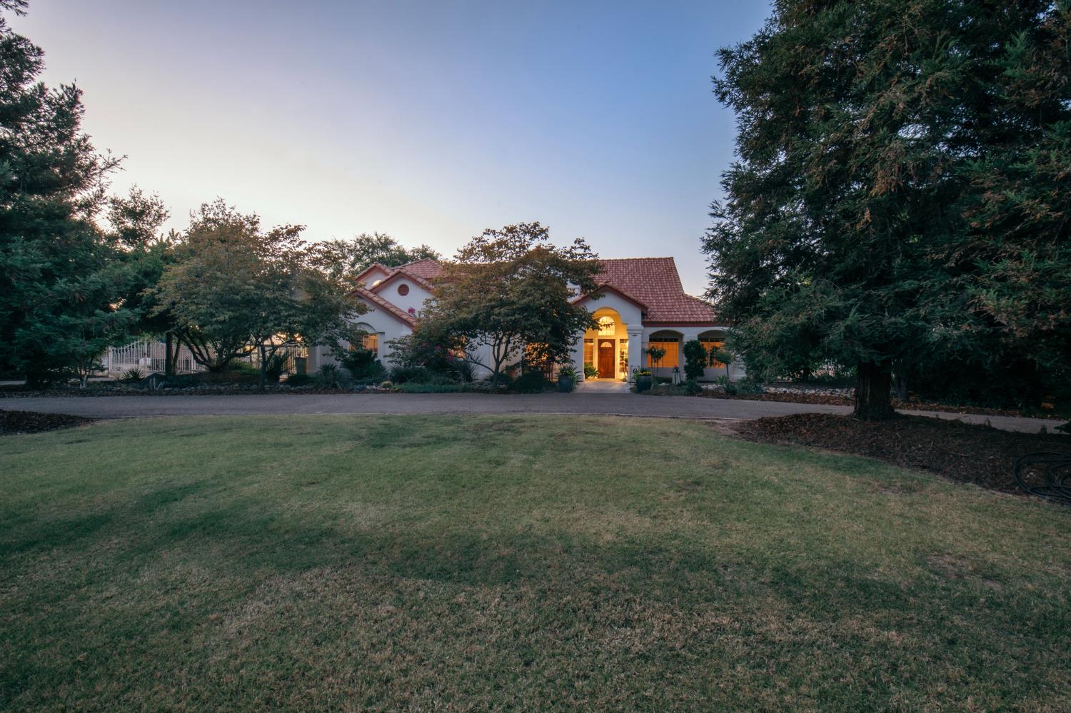 5232 Horseshoe Bend Ave, Clovis, CA 93619