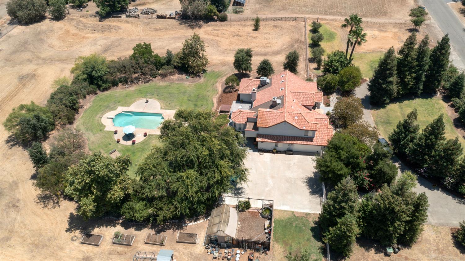 5232 Horseshoe Bend Ave, Clovis, CA 93619