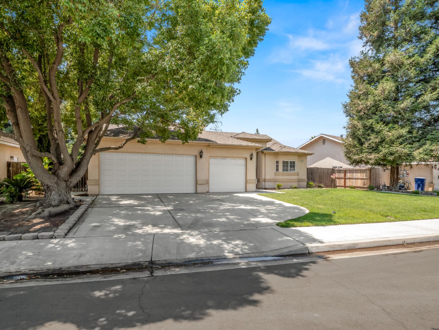 1291 Hillcrest St, Selma, CA 93662