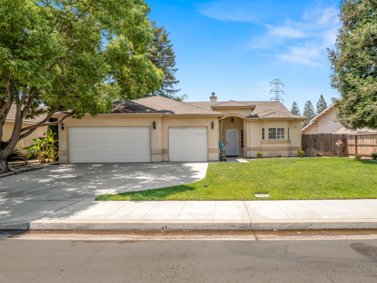 1291 Hillcrest St, Selma, CA 93662