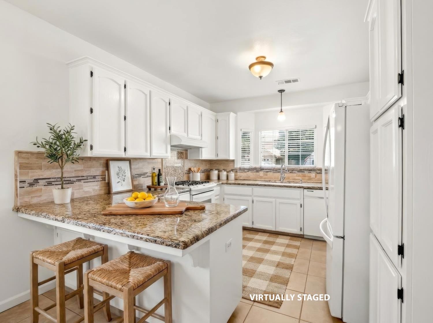 1291 Hillcrest St, Selma, CA 93662