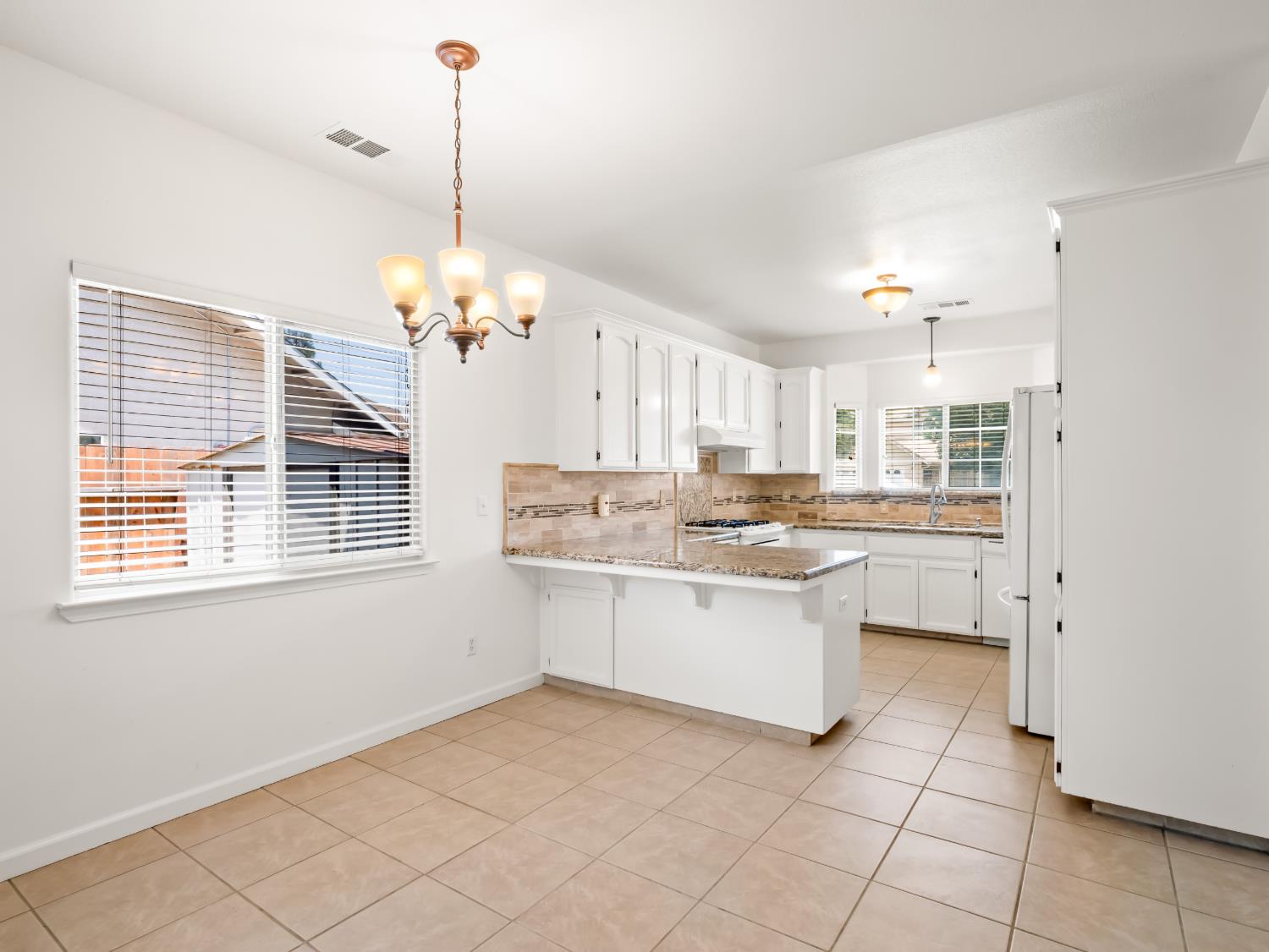 1291 Hillcrest St, Selma, CA 93662