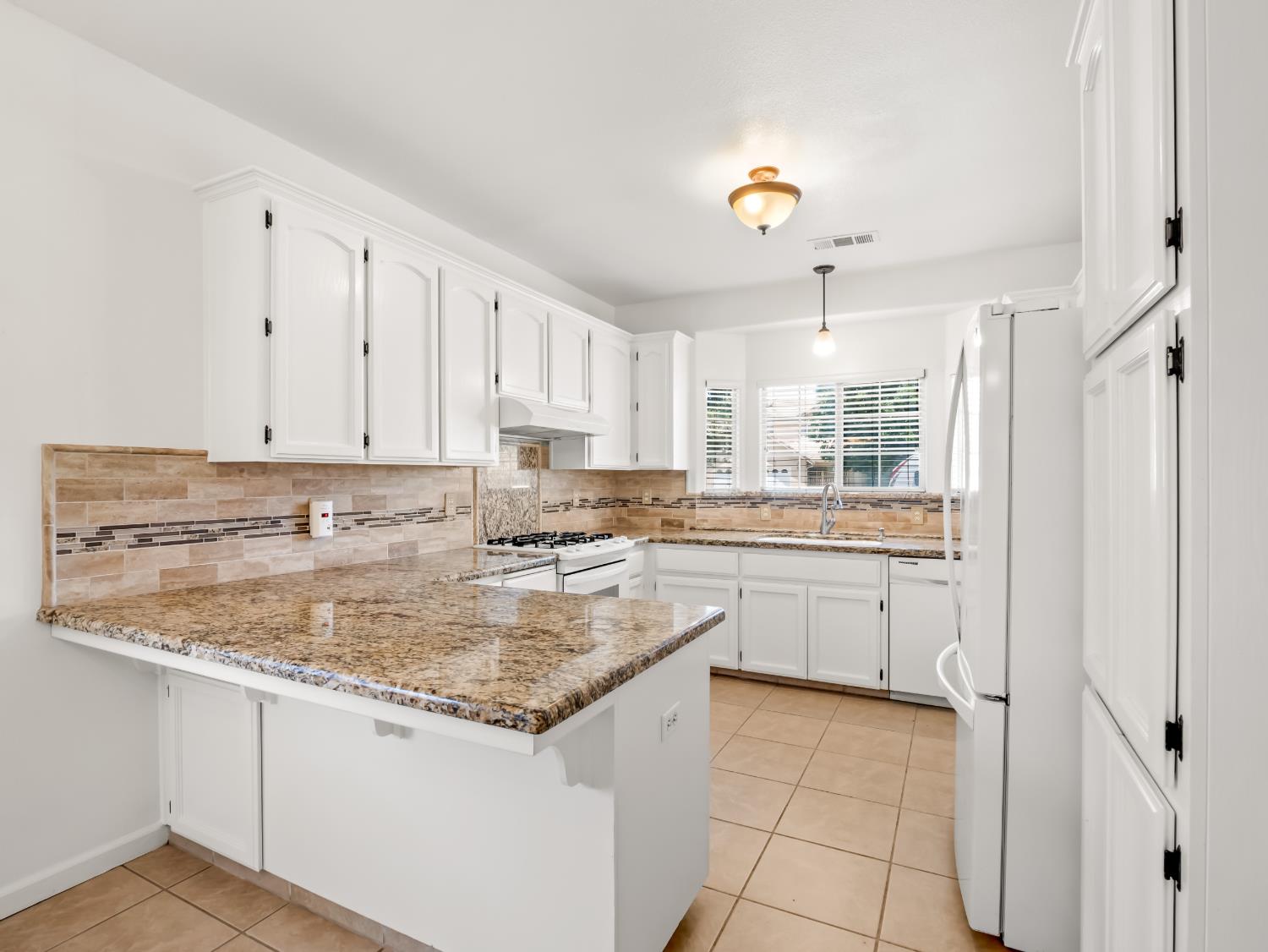 1291 Hillcrest St, Selma, CA 93662