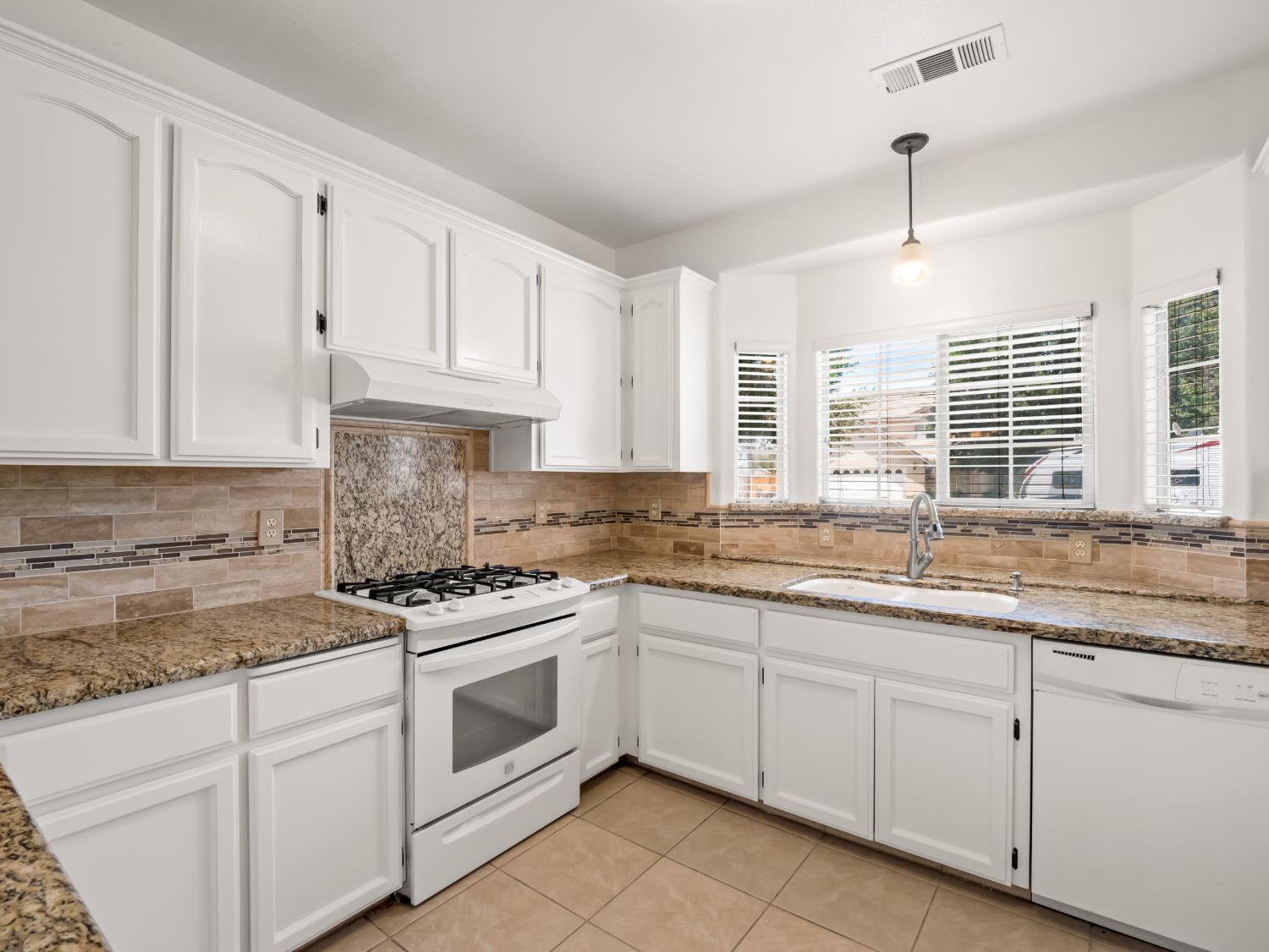 1291 Hillcrest St, Selma, CA 93662