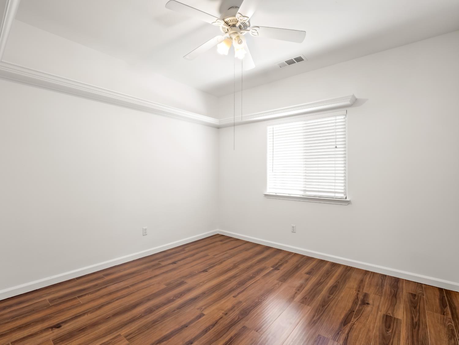 1291 Hillcrest St, Selma, CA 93662
