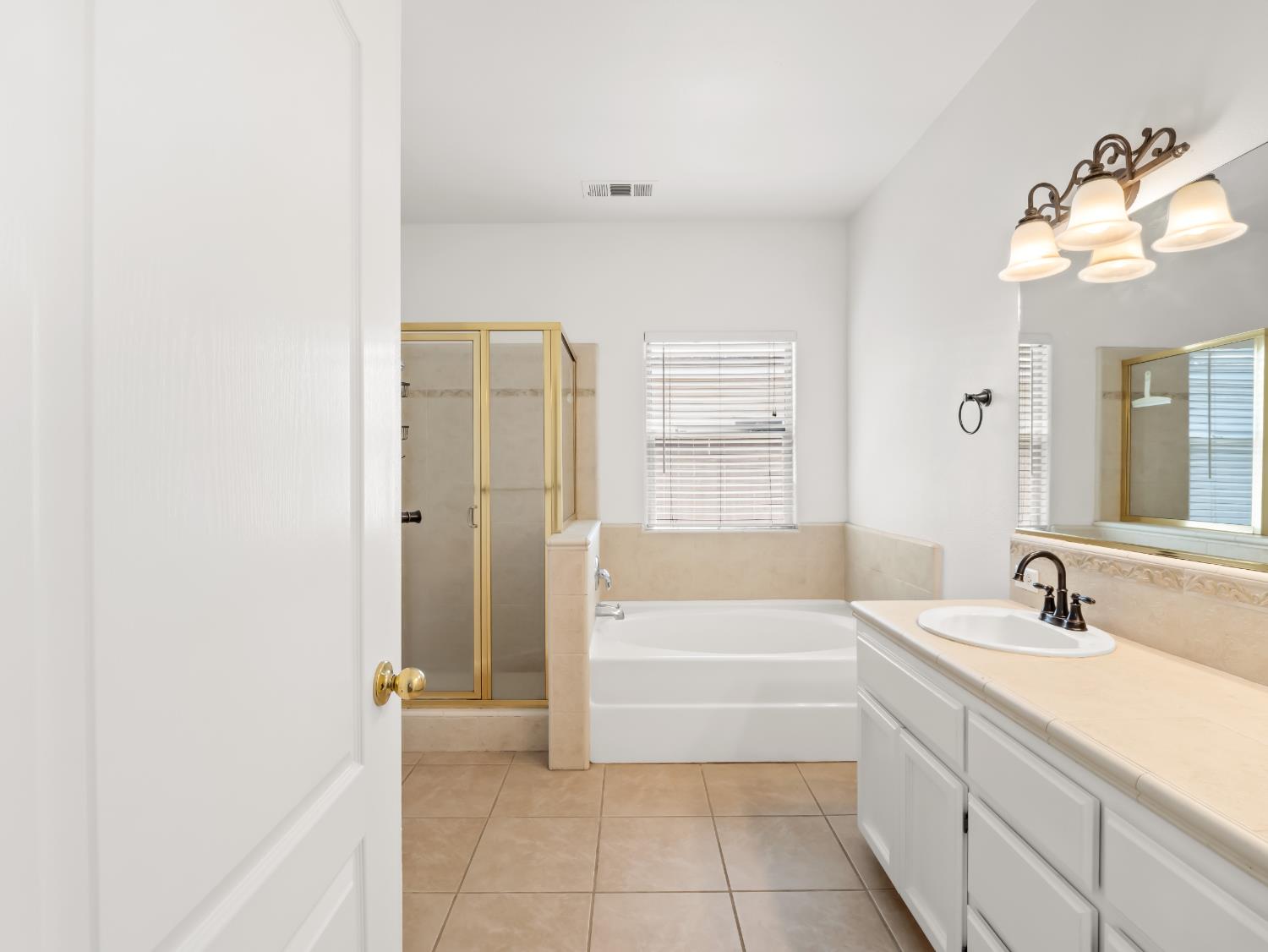 1291 Hillcrest St, Selma, CA 93662