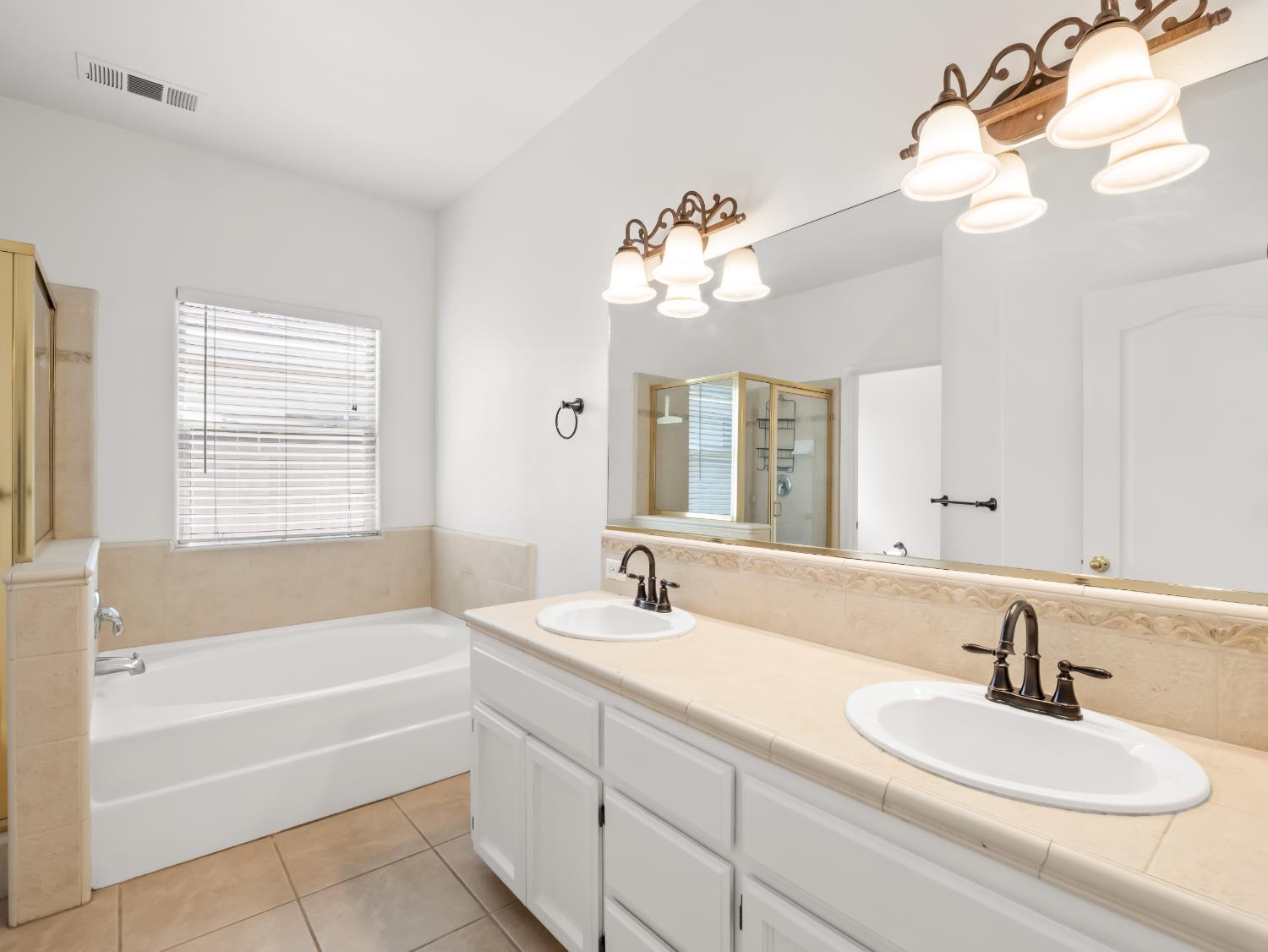 1291 Hillcrest St, Selma, CA 93662