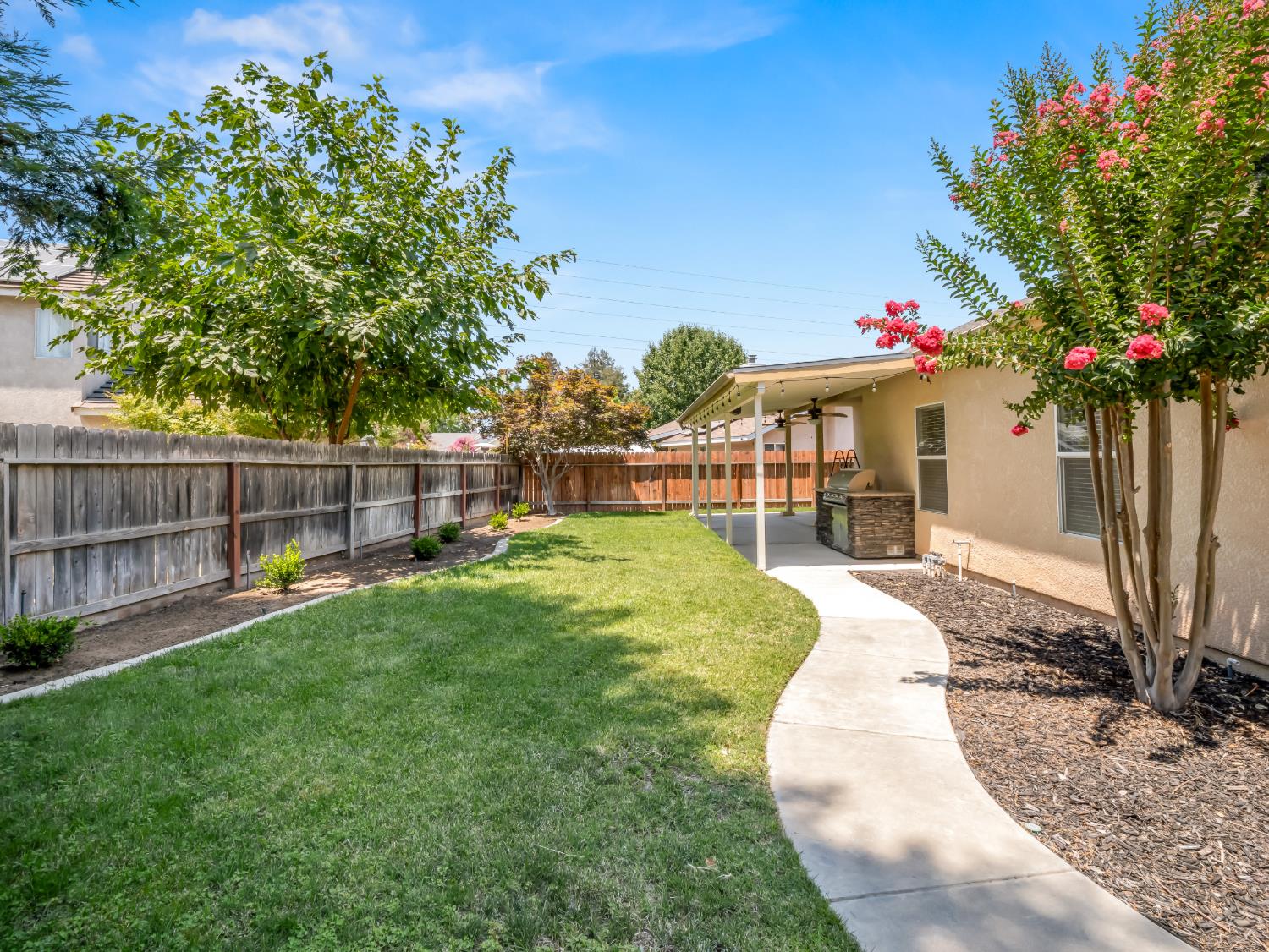 1291 Hillcrest St, Selma, CA 93662