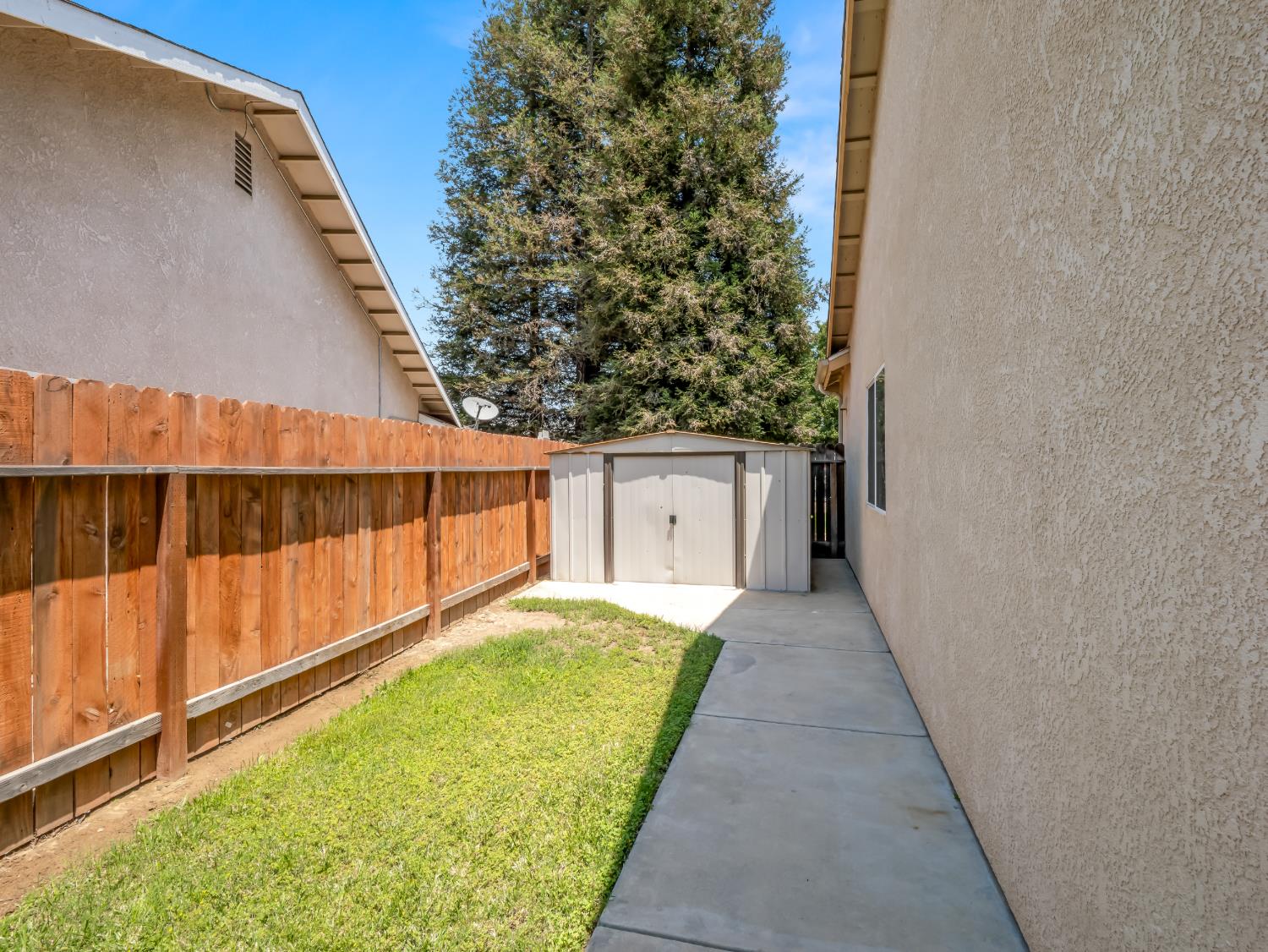 1291 Hillcrest St, Selma, CA 93662