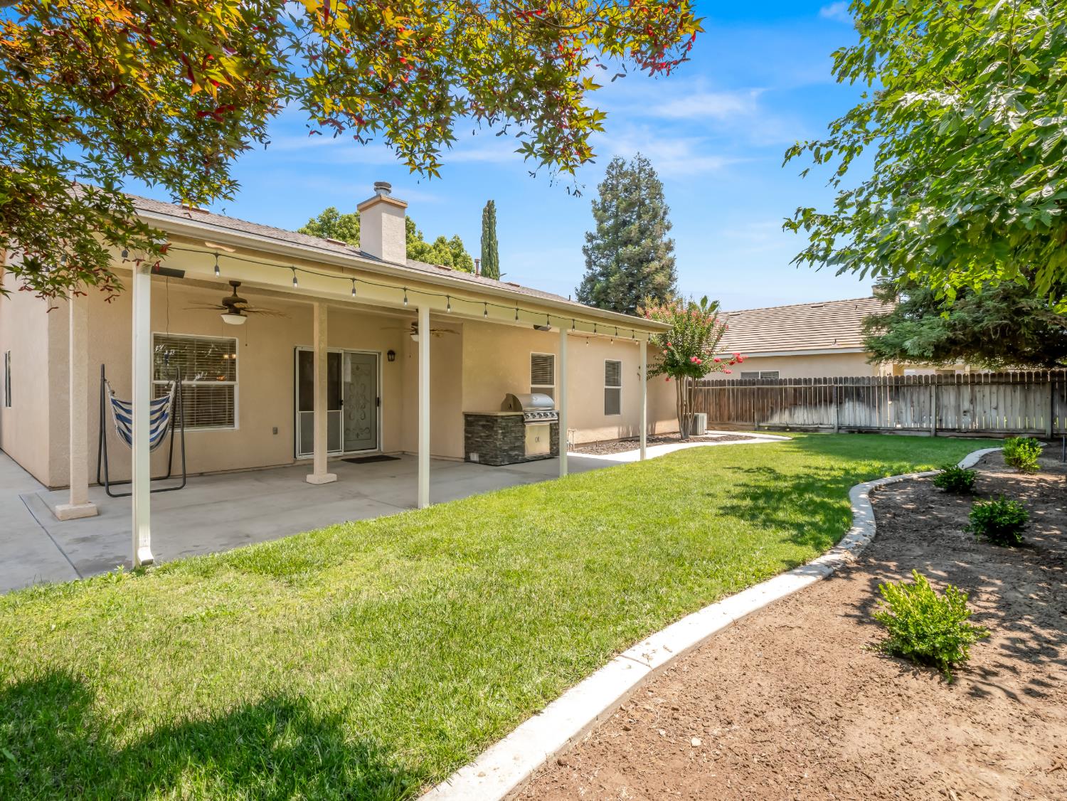 1291 Hillcrest St, Selma, CA 93662