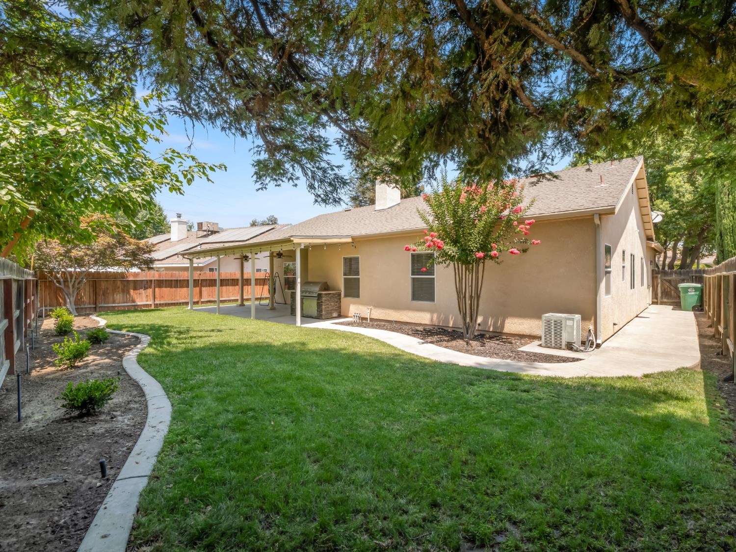 1291 Hillcrest St, Selma, CA 93662