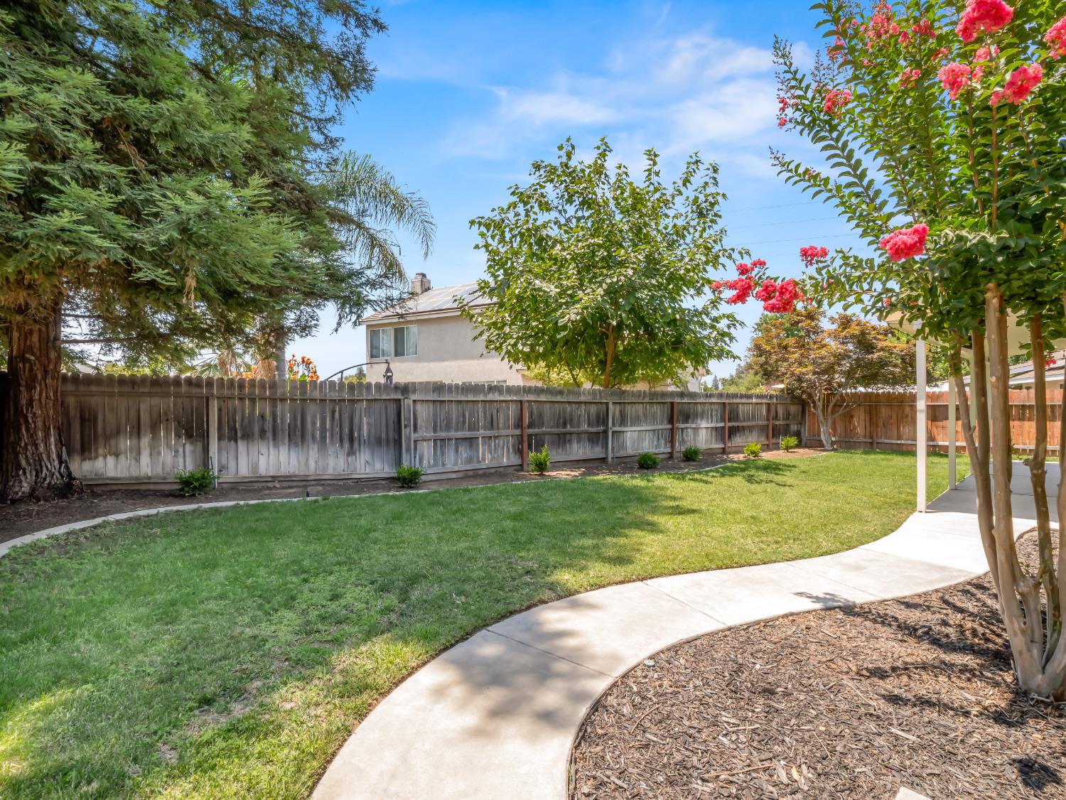 1291 Hillcrest St, Selma, CA 93662