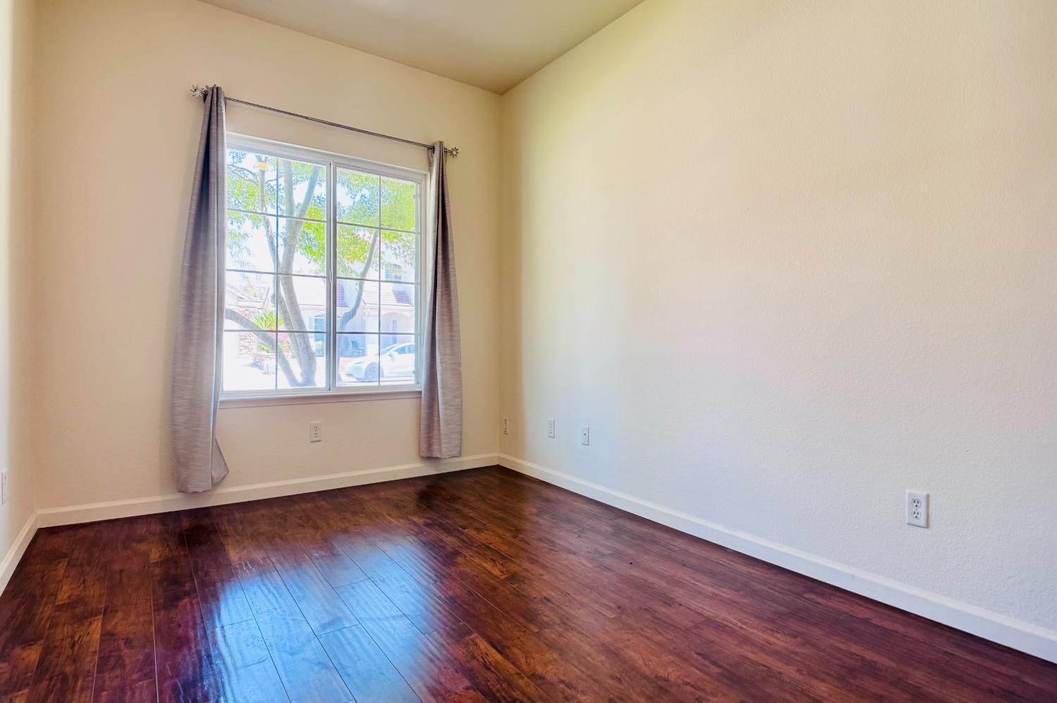 2771 E Waterford, Fresno, CA 93720