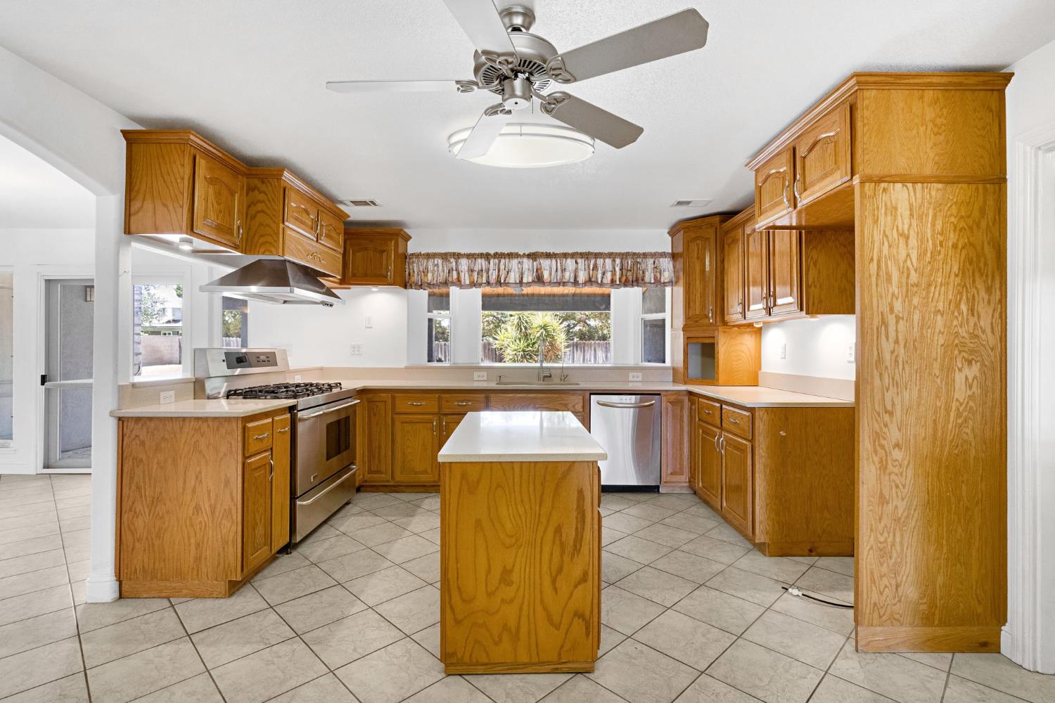 36953 Sparta Ave, Madera, CA 93636