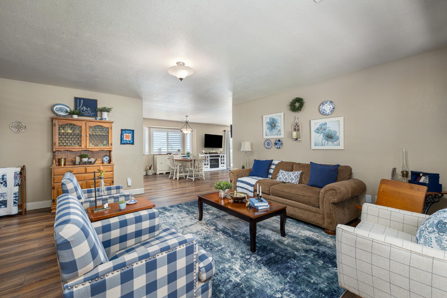 6873 Rodeo Dr, Sanger, CA 93657