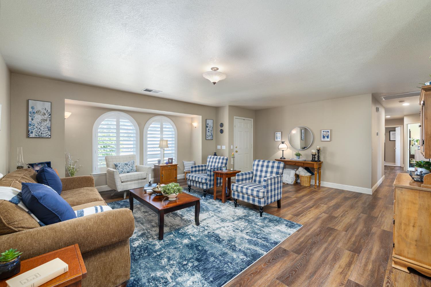 6873 Rodeo Dr, Sanger, CA 93657