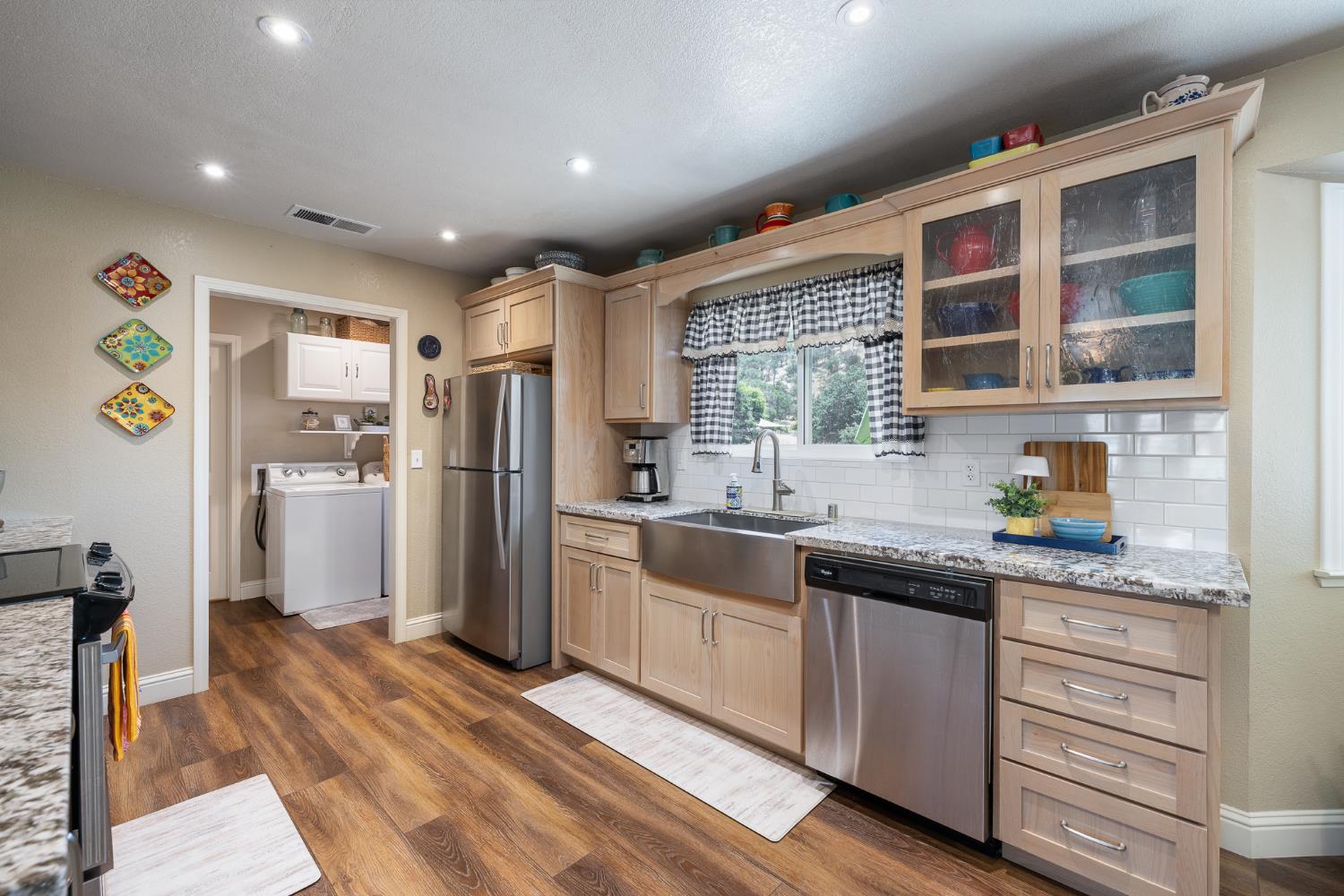 6873 Rodeo Dr, Sanger, CA 93657