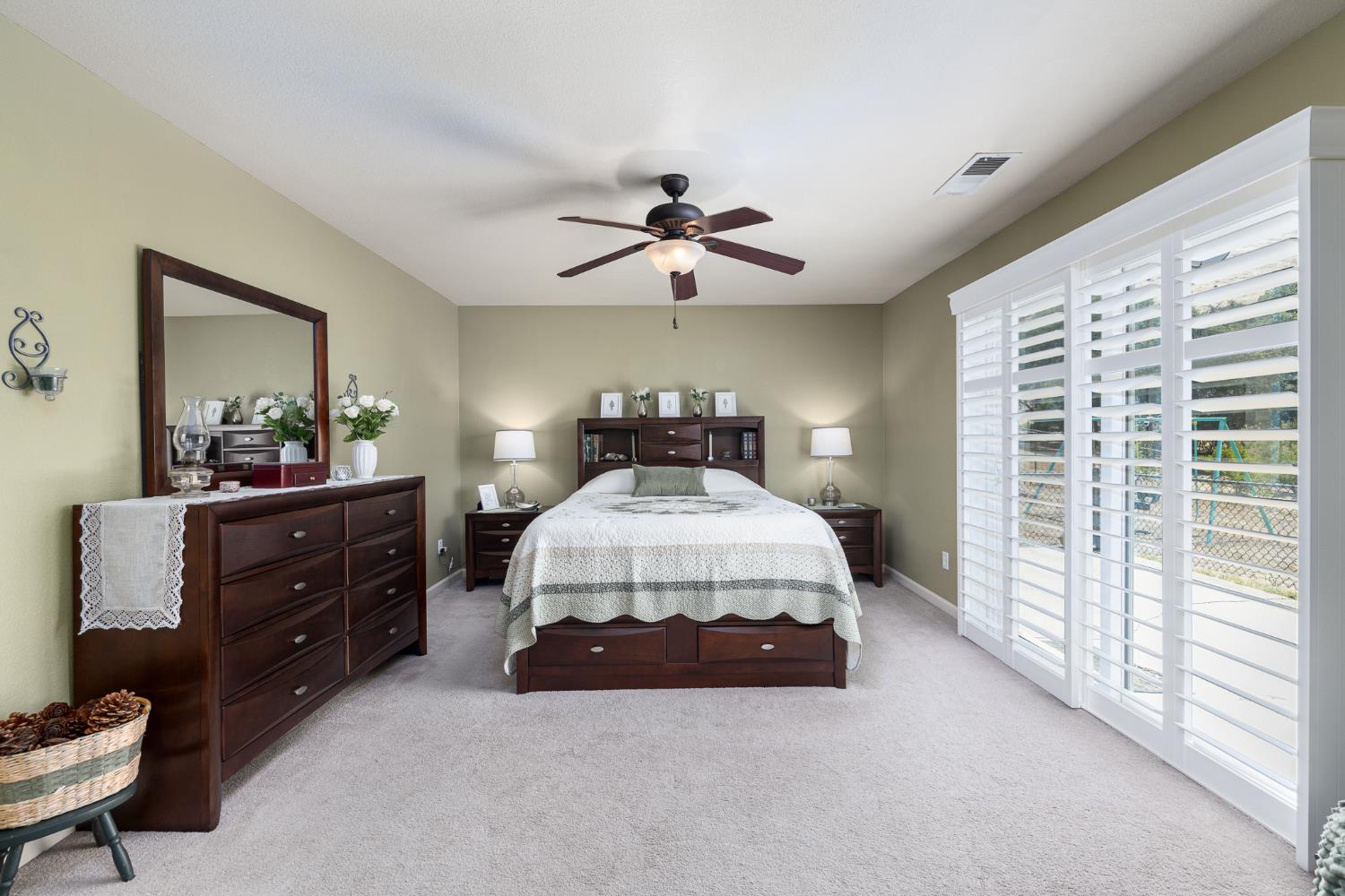 6873 Rodeo Dr, Sanger, CA 93657