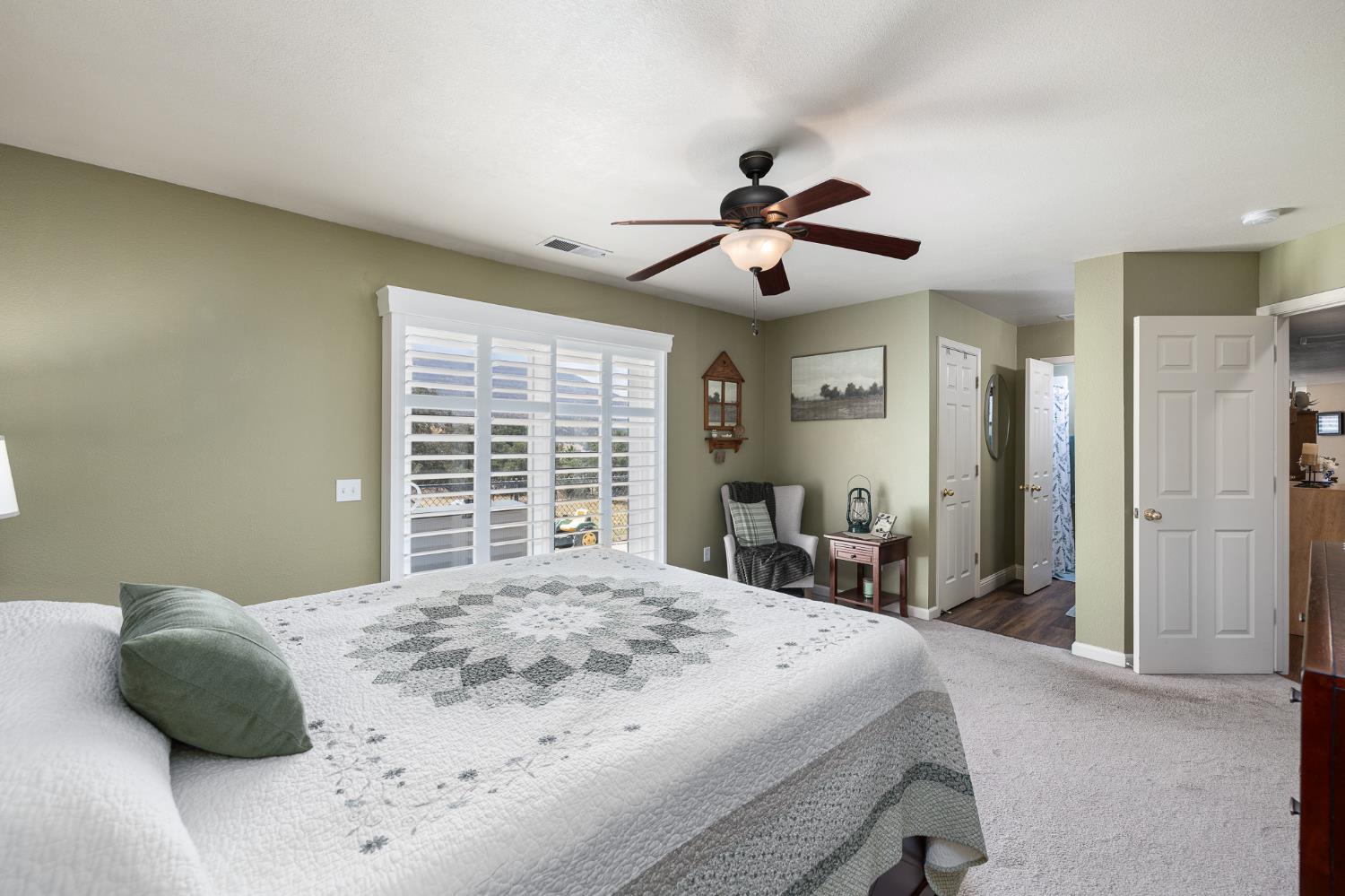 6873 Rodeo Dr, Sanger, CA 93657