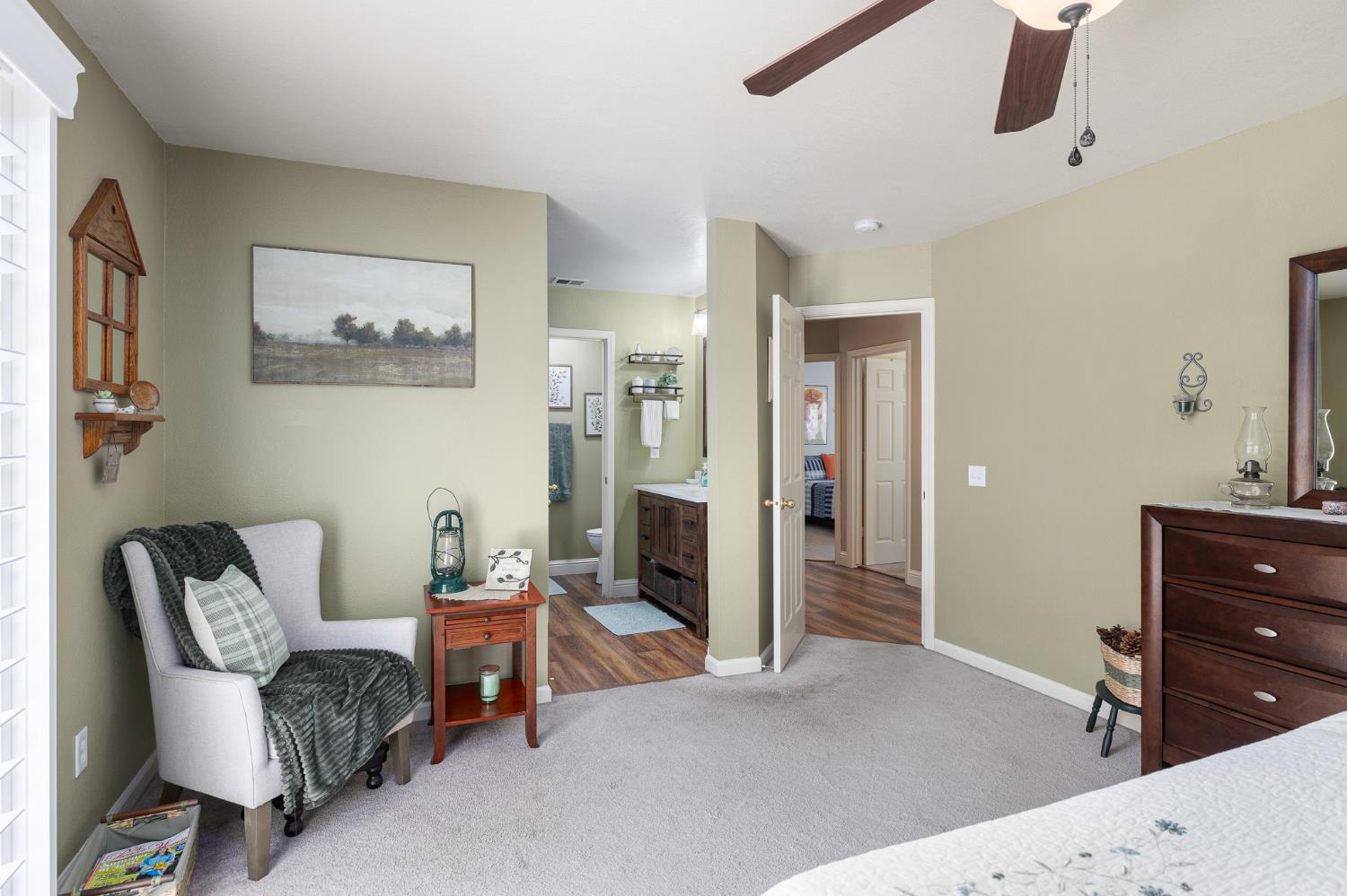 6873 Rodeo Dr, Sanger, CA 93657