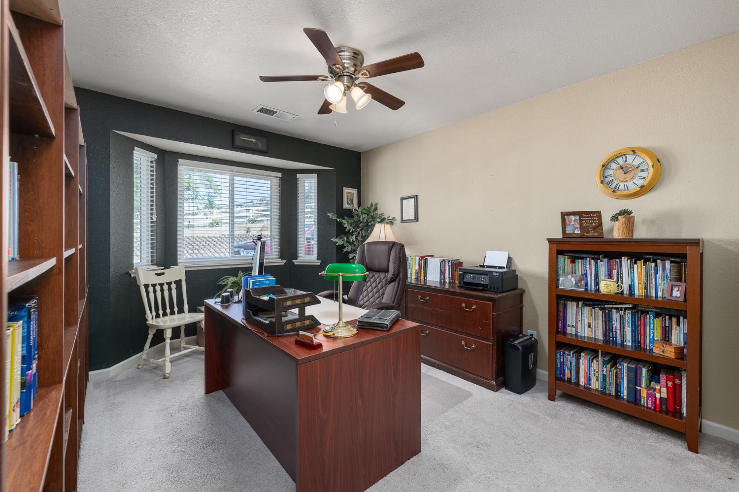 6873 Rodeo Dr, Sanger, CA 93657