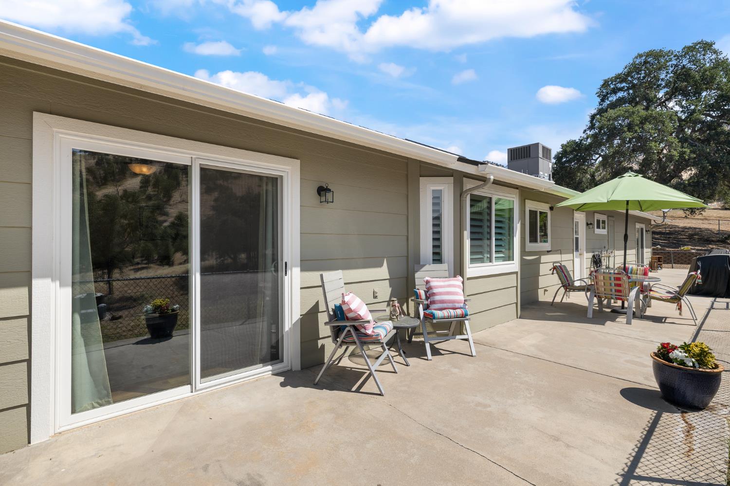 6873 Rodeo Dr, Sanger, CA 93657