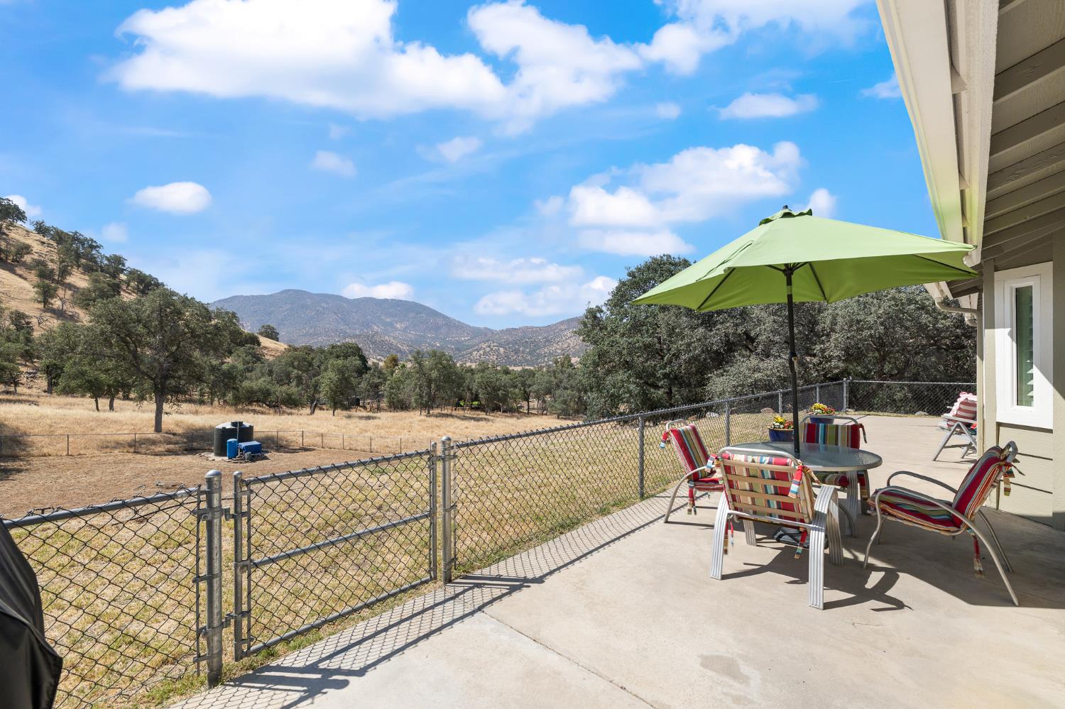6873 Rodeo Dr, Sanger, CA 93657