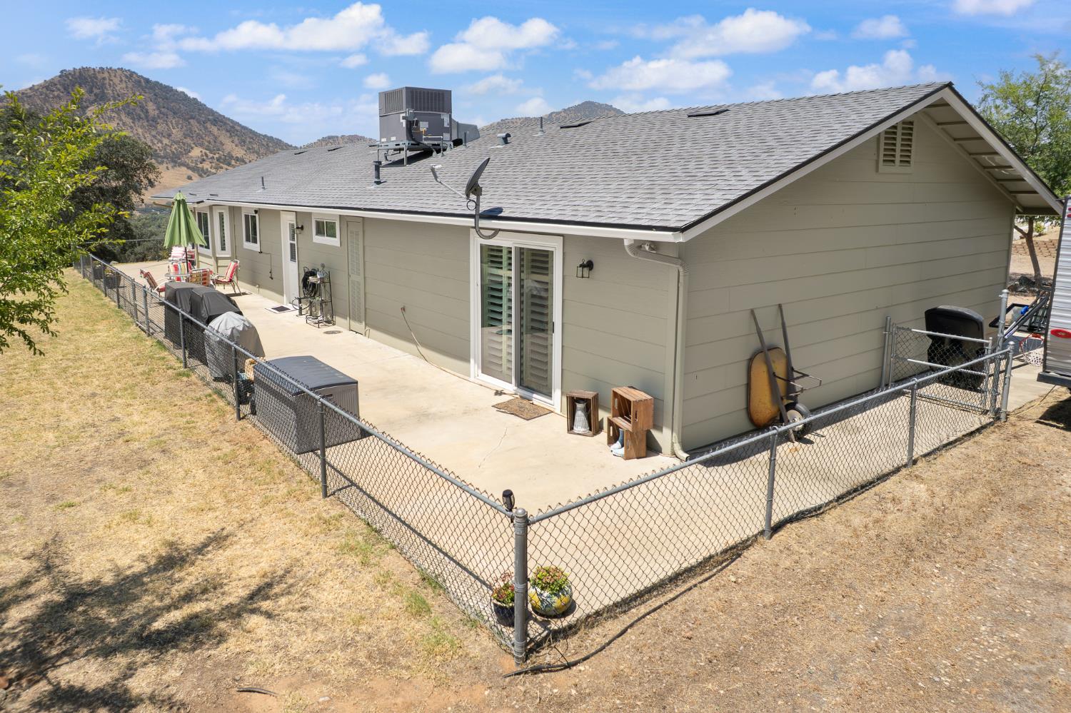 6873 Rodeo Dr, Sanger, CA 93657
