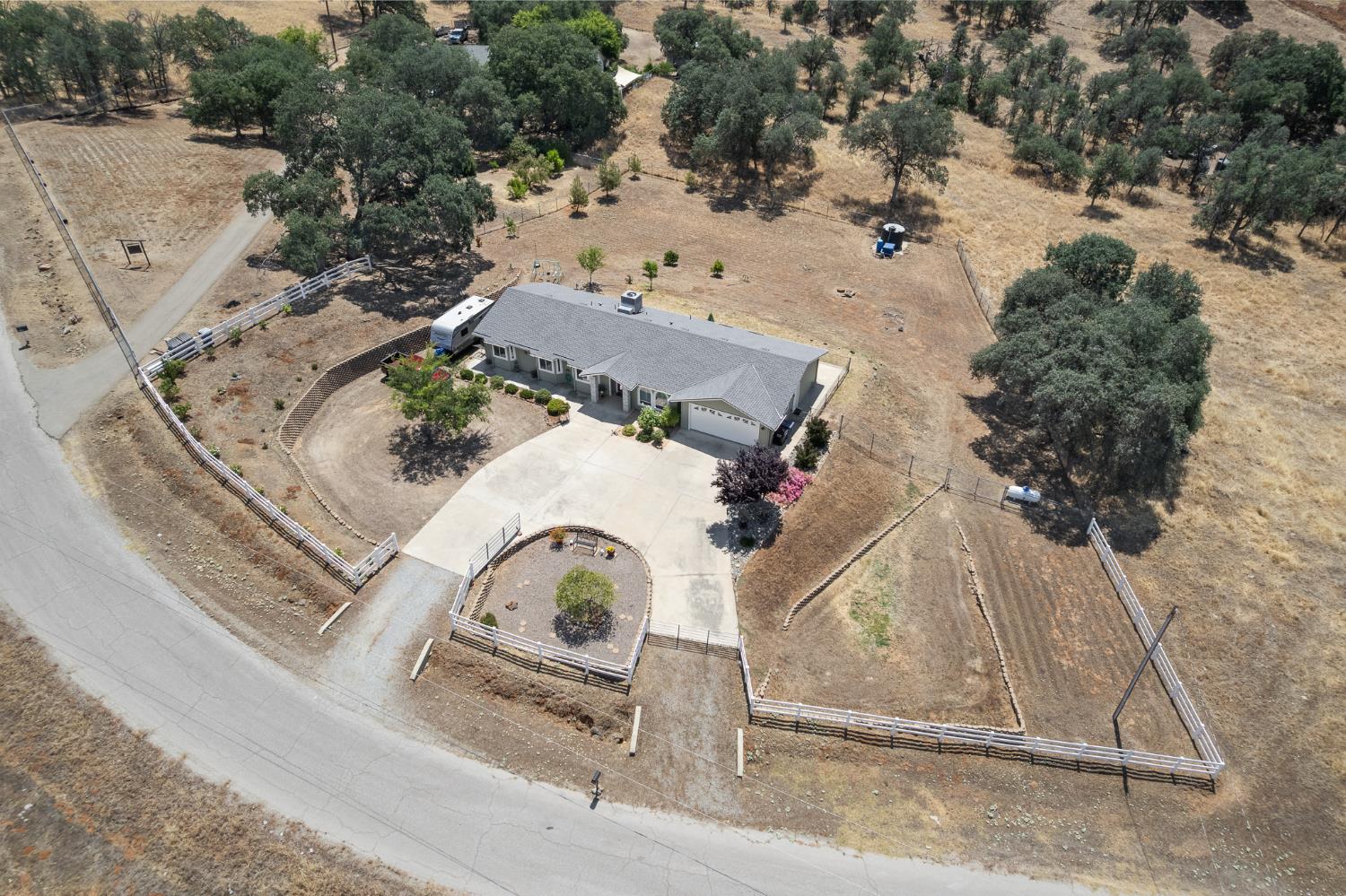 6873 Rodeo Dr, Sanger, CA 93657