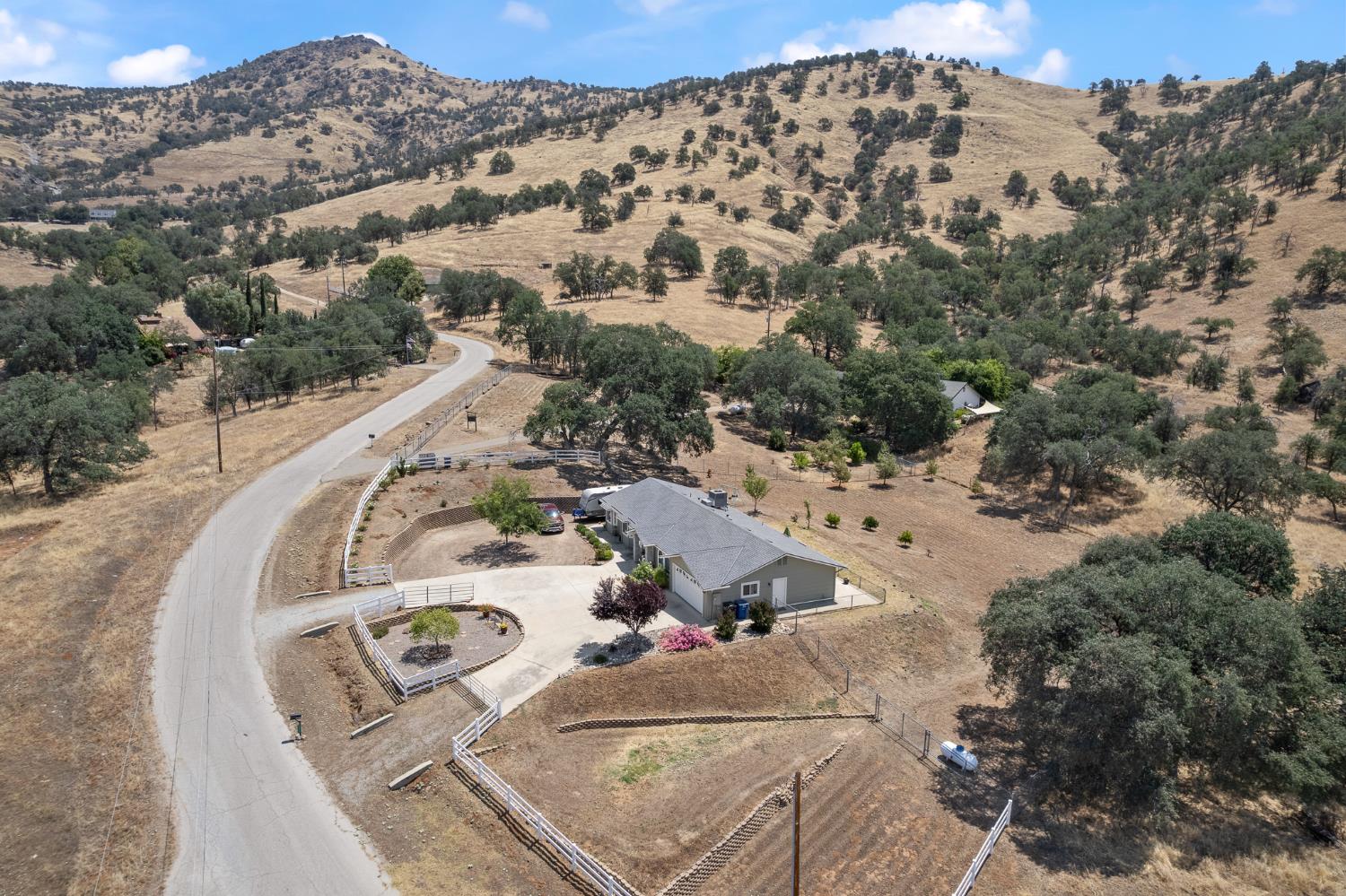 6873 Rodeo Dr, Sanger, CA 93657
