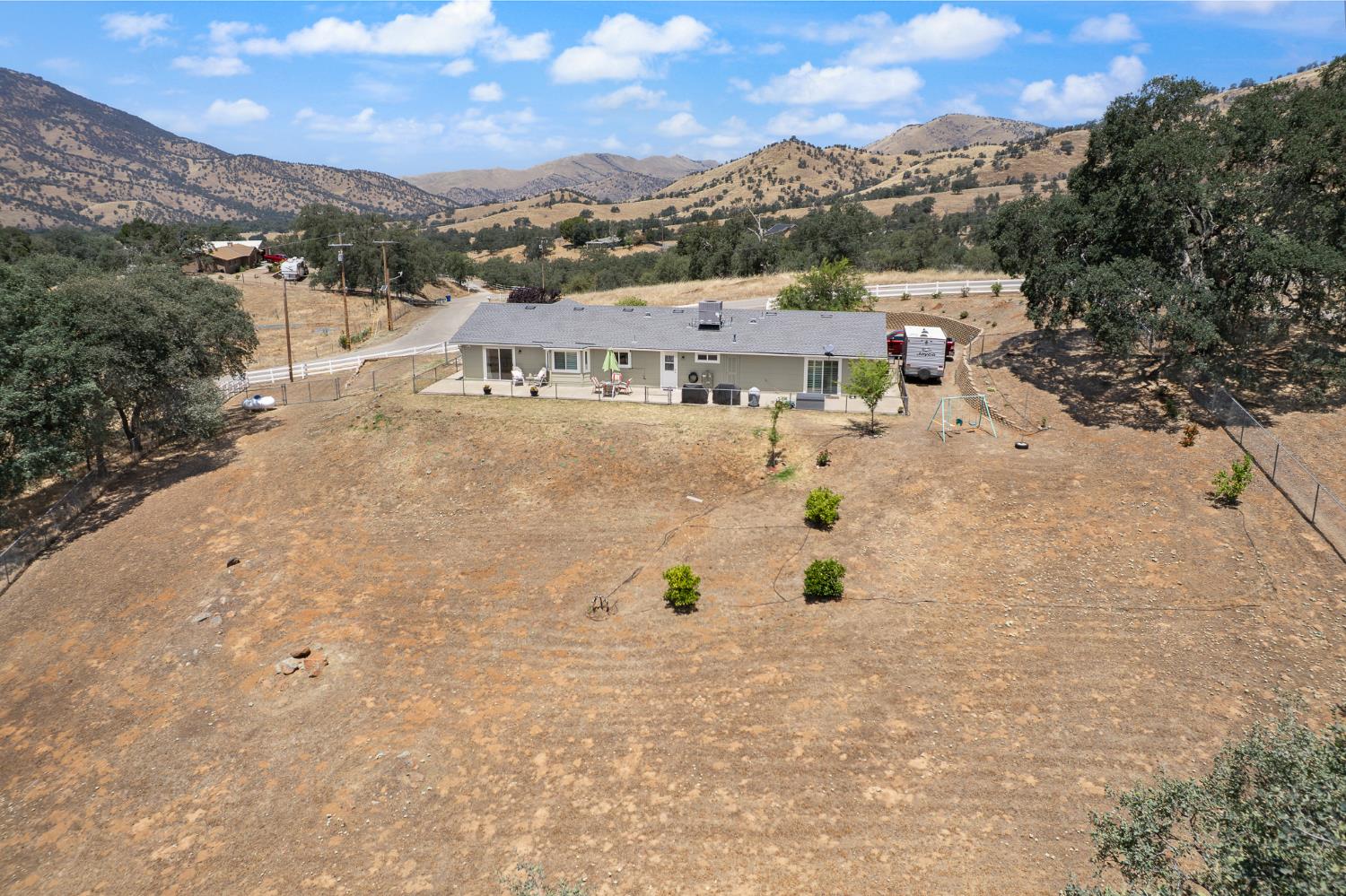 6873 Rodeo Dr, Sanger, CA 93657
