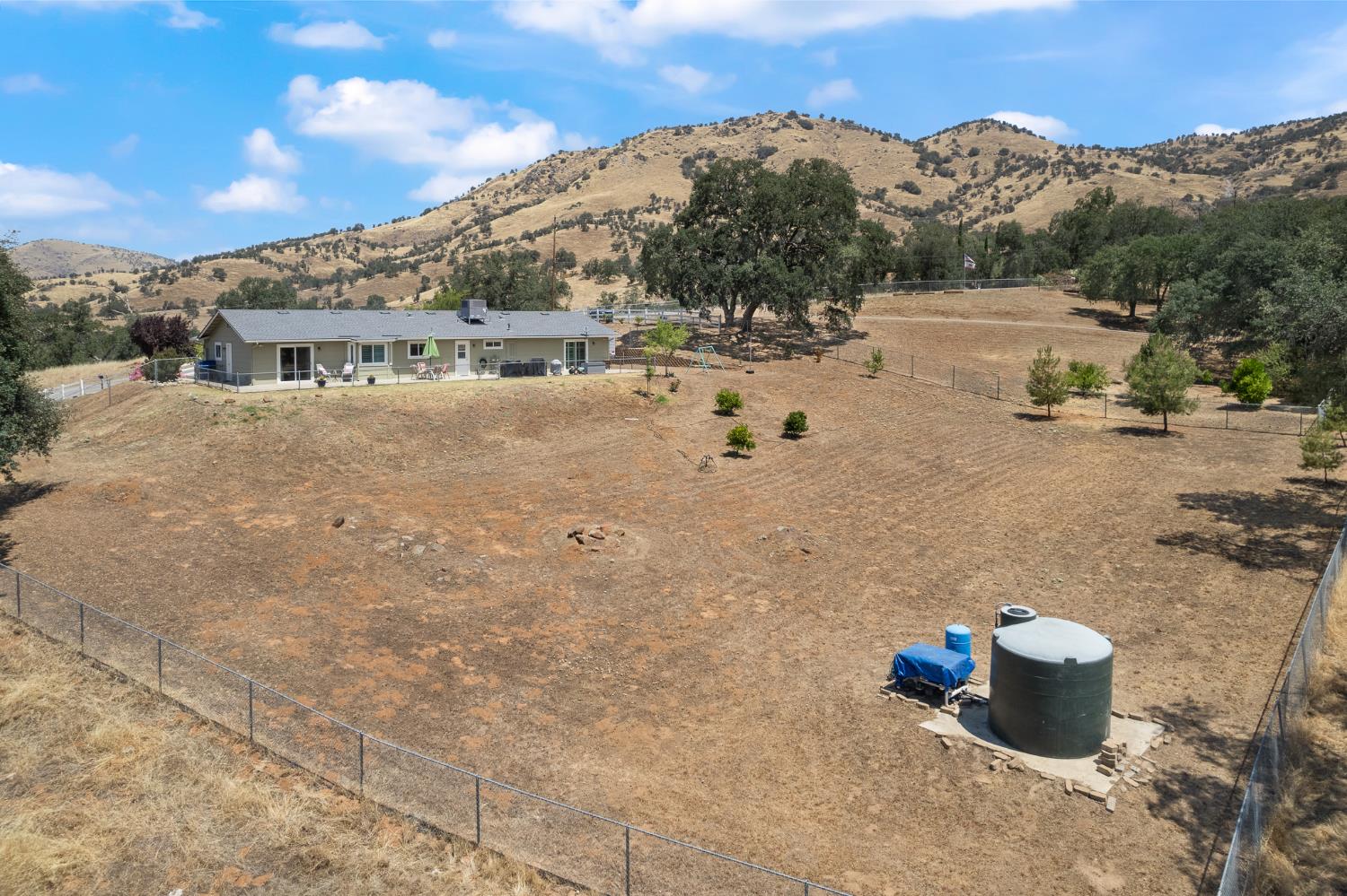 6873 Rodeo Dr, Sanger, CA 93657