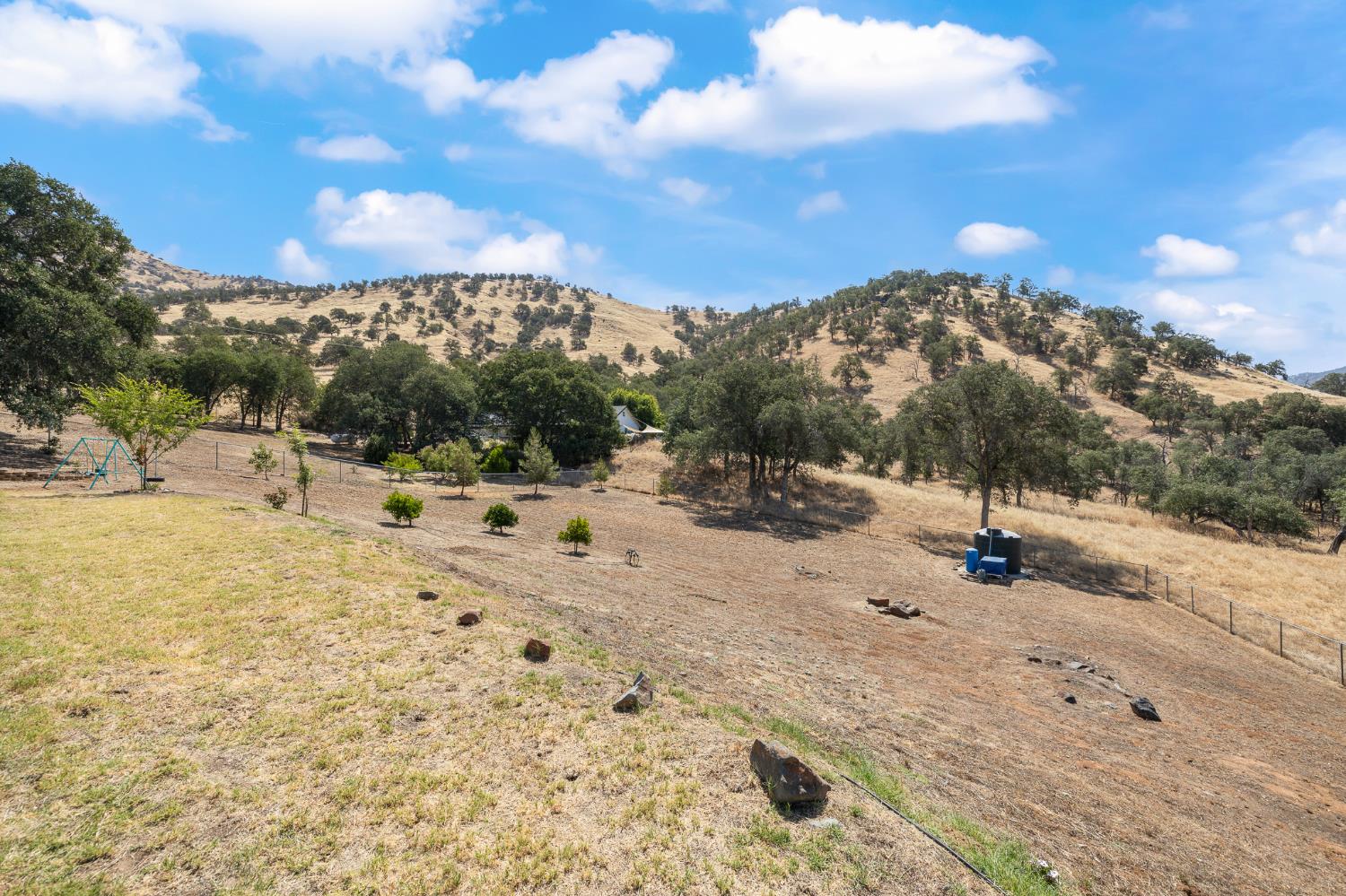 6873 Rodeo Dr, Sanger, CA 93657