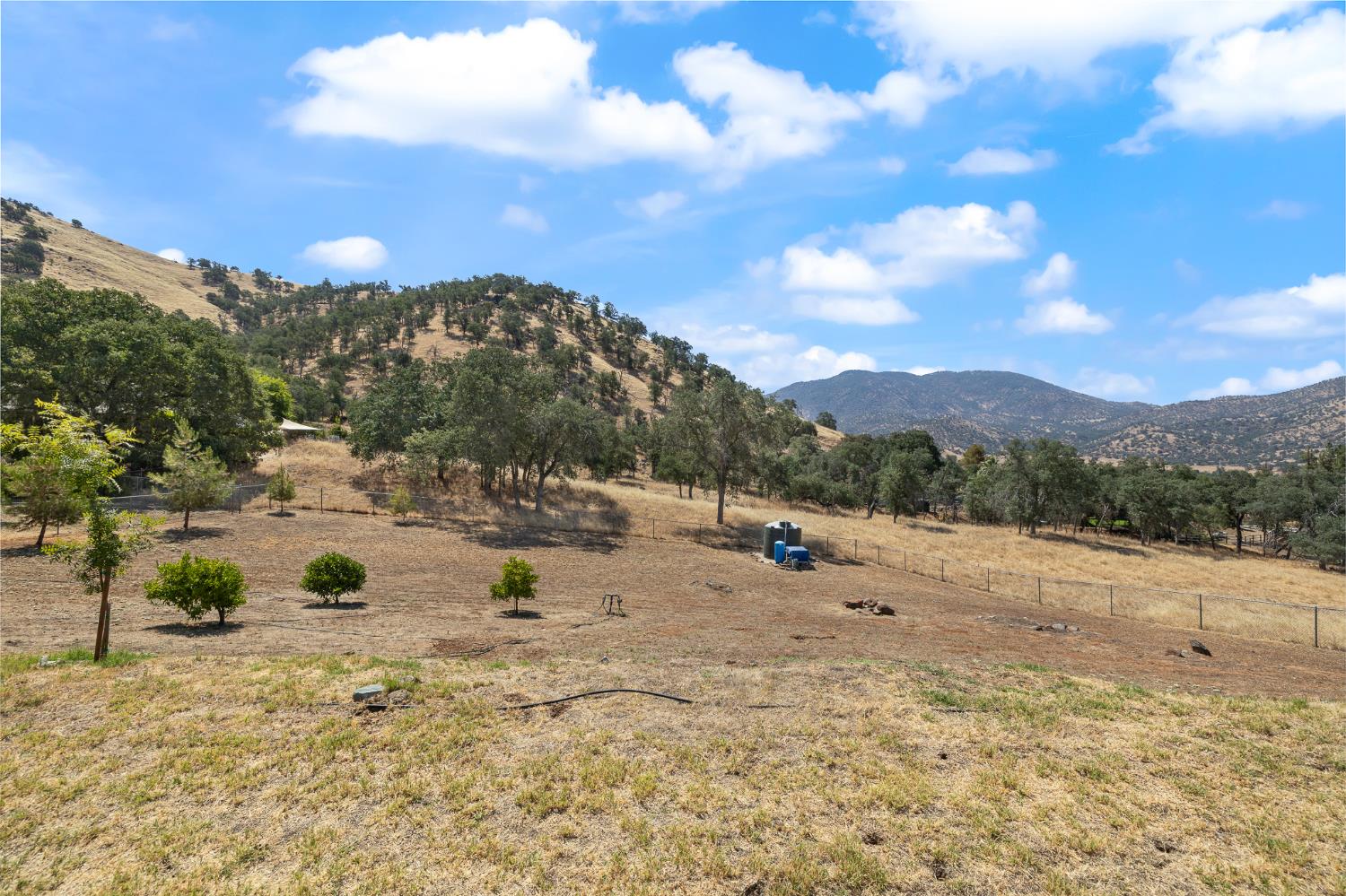 6873 Rodeo Dr, Sanger, CA 93657