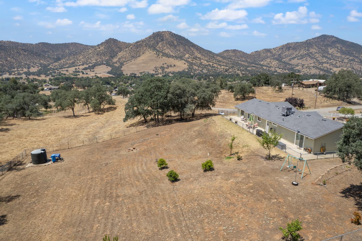 6873 Rodeo Dr, Sanger, CA 93657