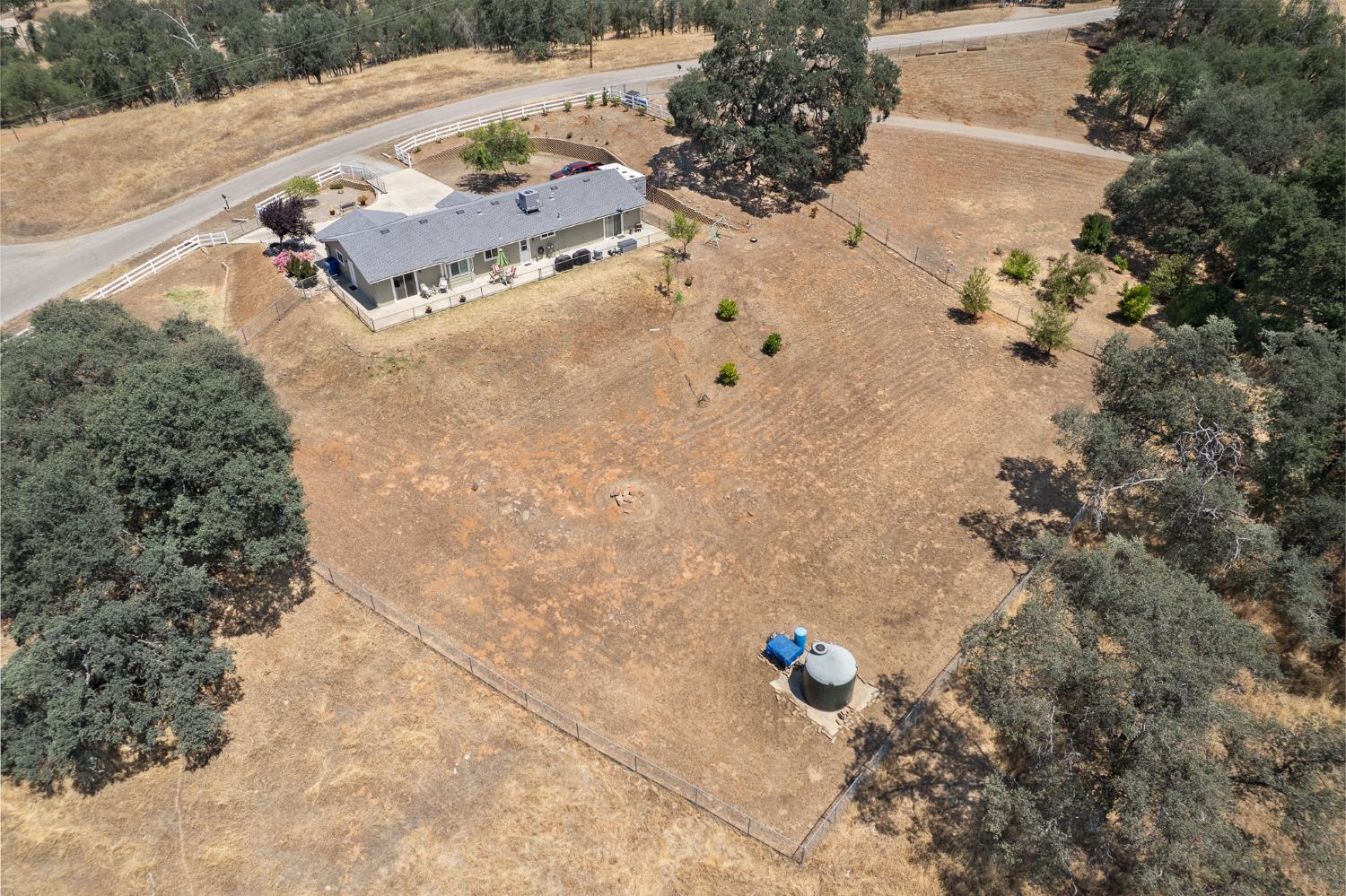 6873 Rodeo Dr, Sanger, CA 93657