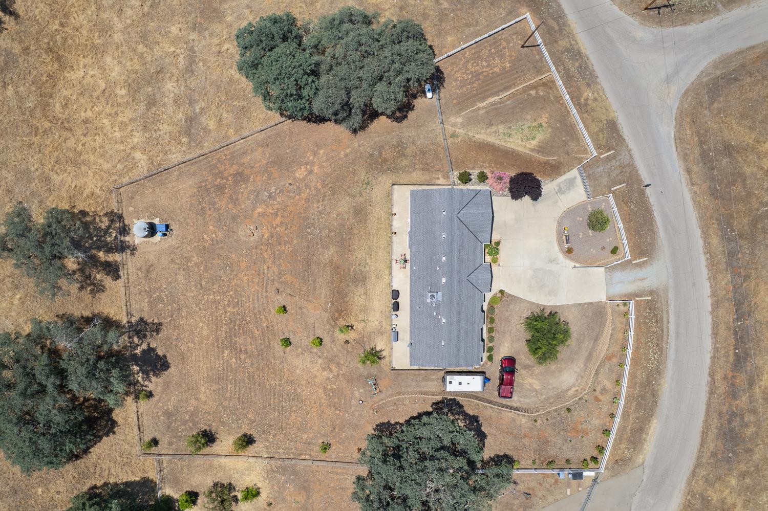 6873 Rodeo Dr, Sanger, CA 93657