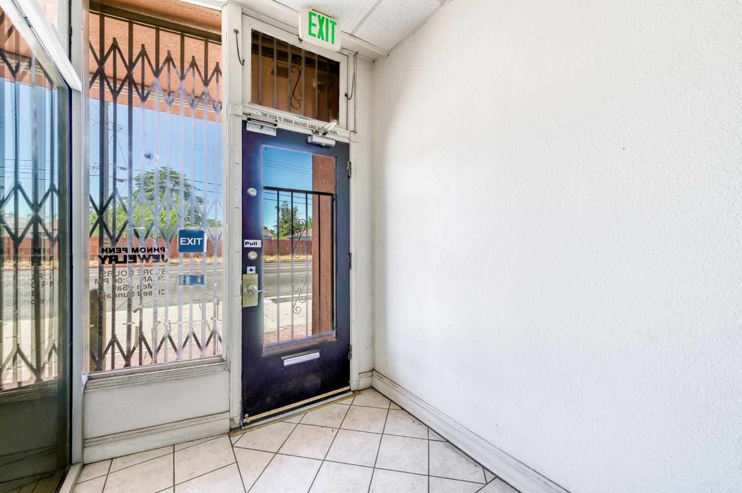2403 2405 E Clinton Ave, Fresno, CA 93703